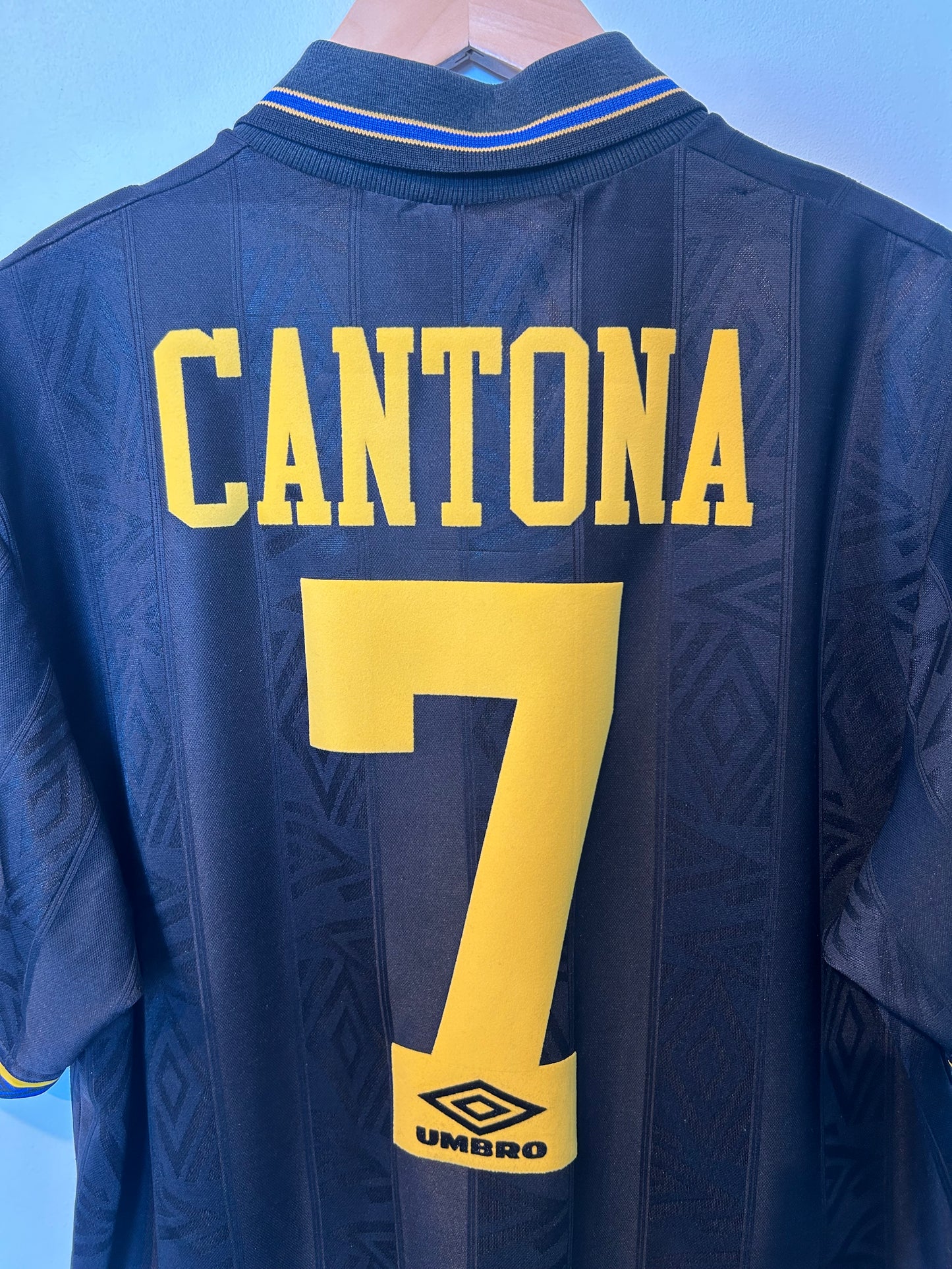 Manchester United 1993-95 Away Shirt - Cantona #7 - L