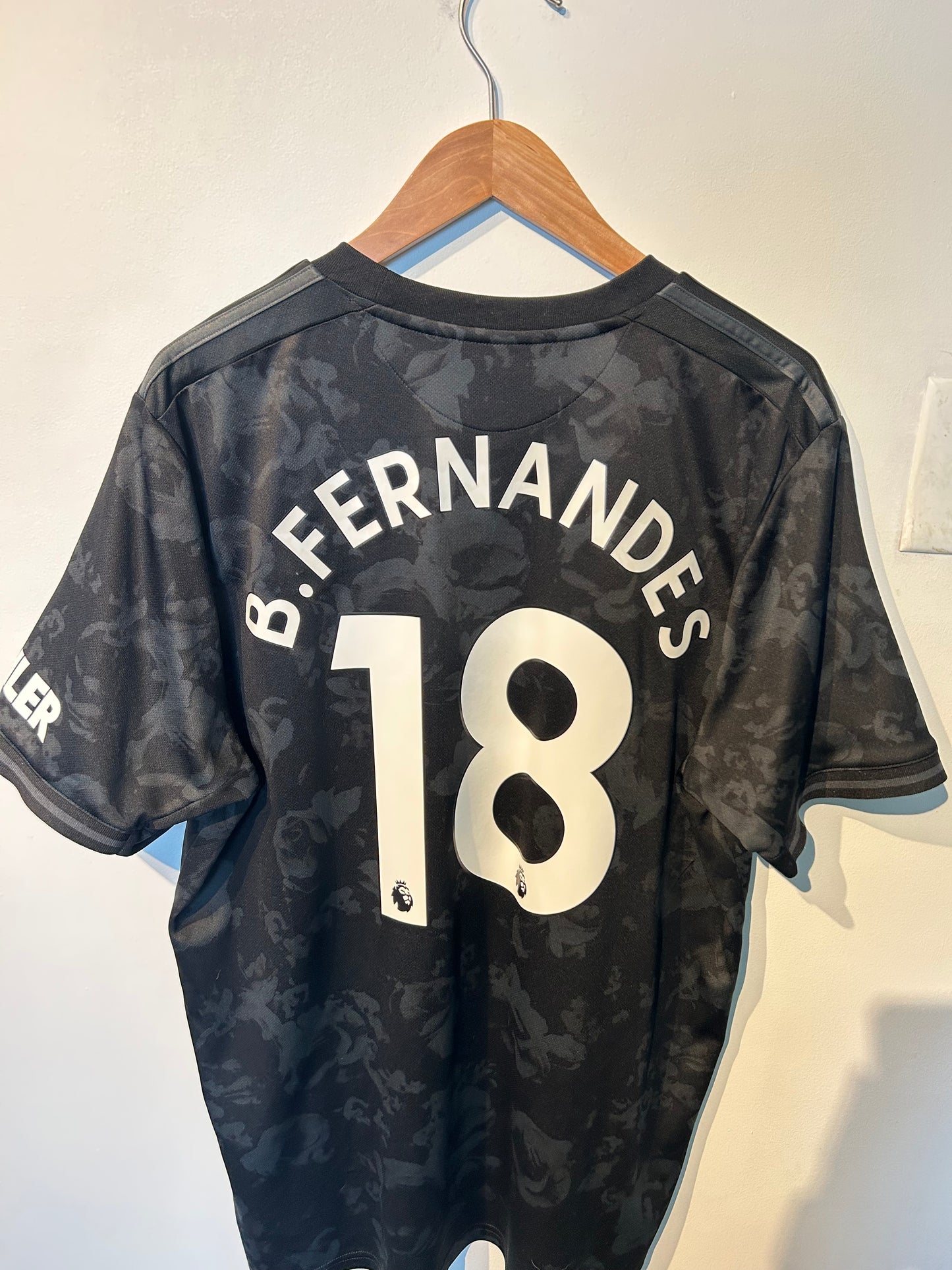 Manchester United 2019-20 Third Shirt - B. Fernandes #18 - XL