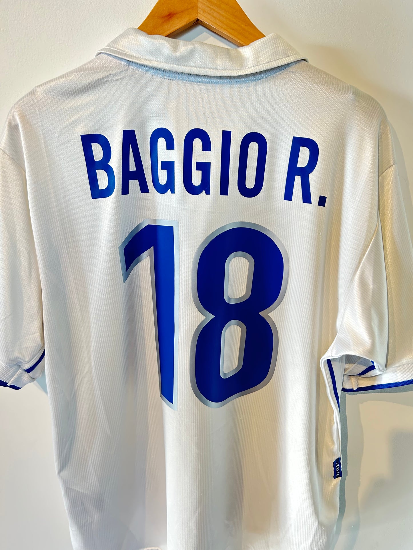 Italy 1997-98 Away Shirt - Baggio #18 - L