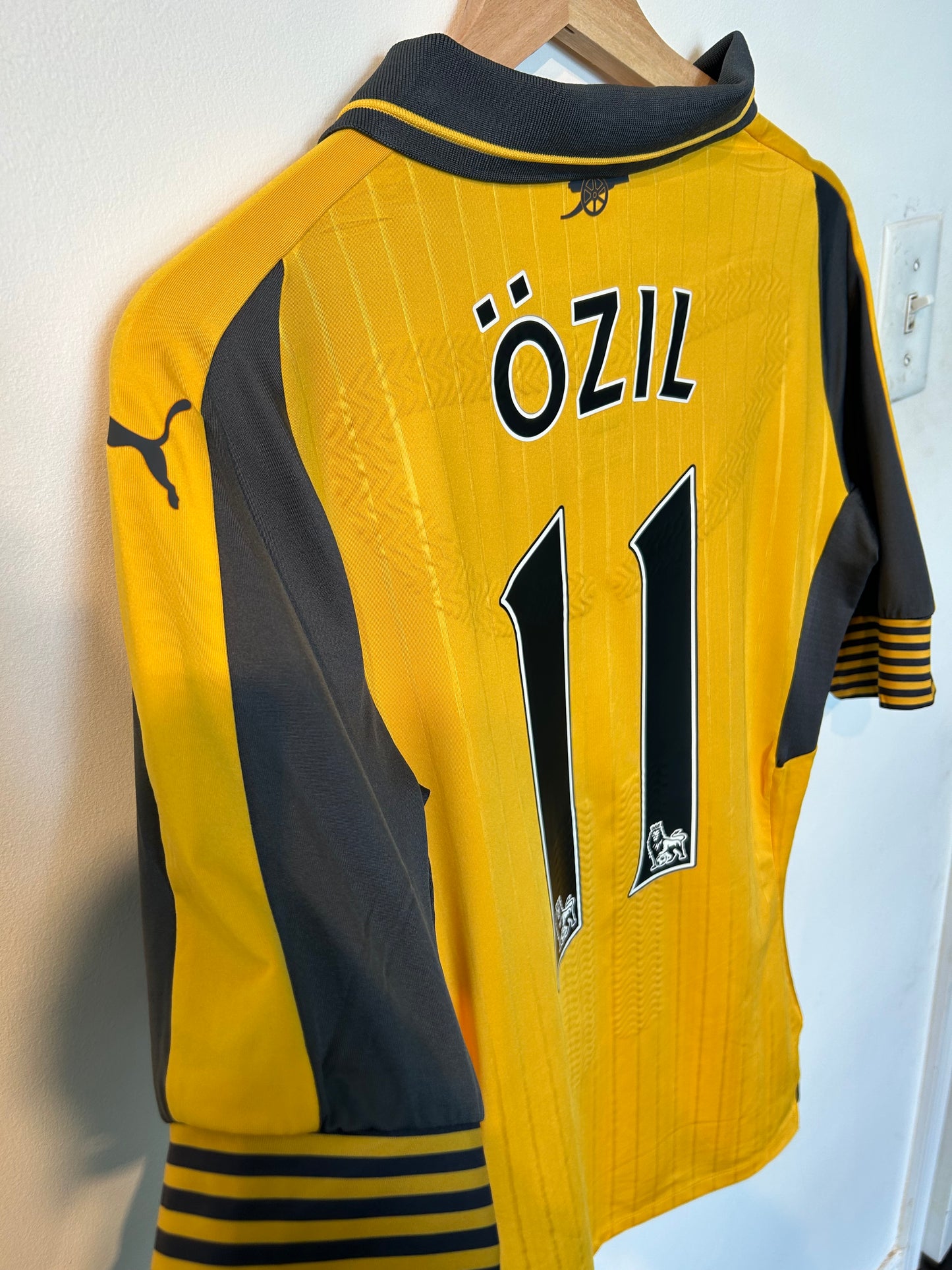 Arsenal 2016-17 Away Shirt - Özil #11 - L