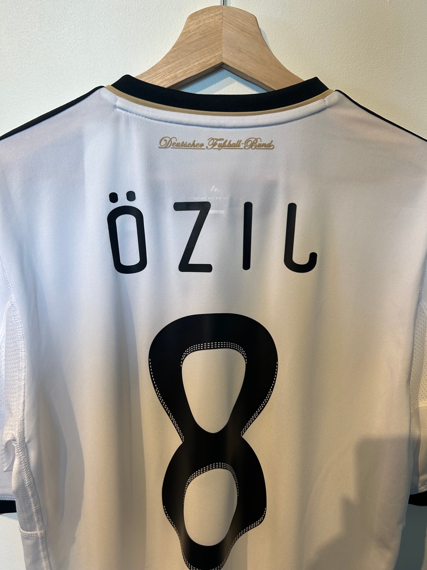 Germany 2010-11 Home Shirt - Özil #8 - M