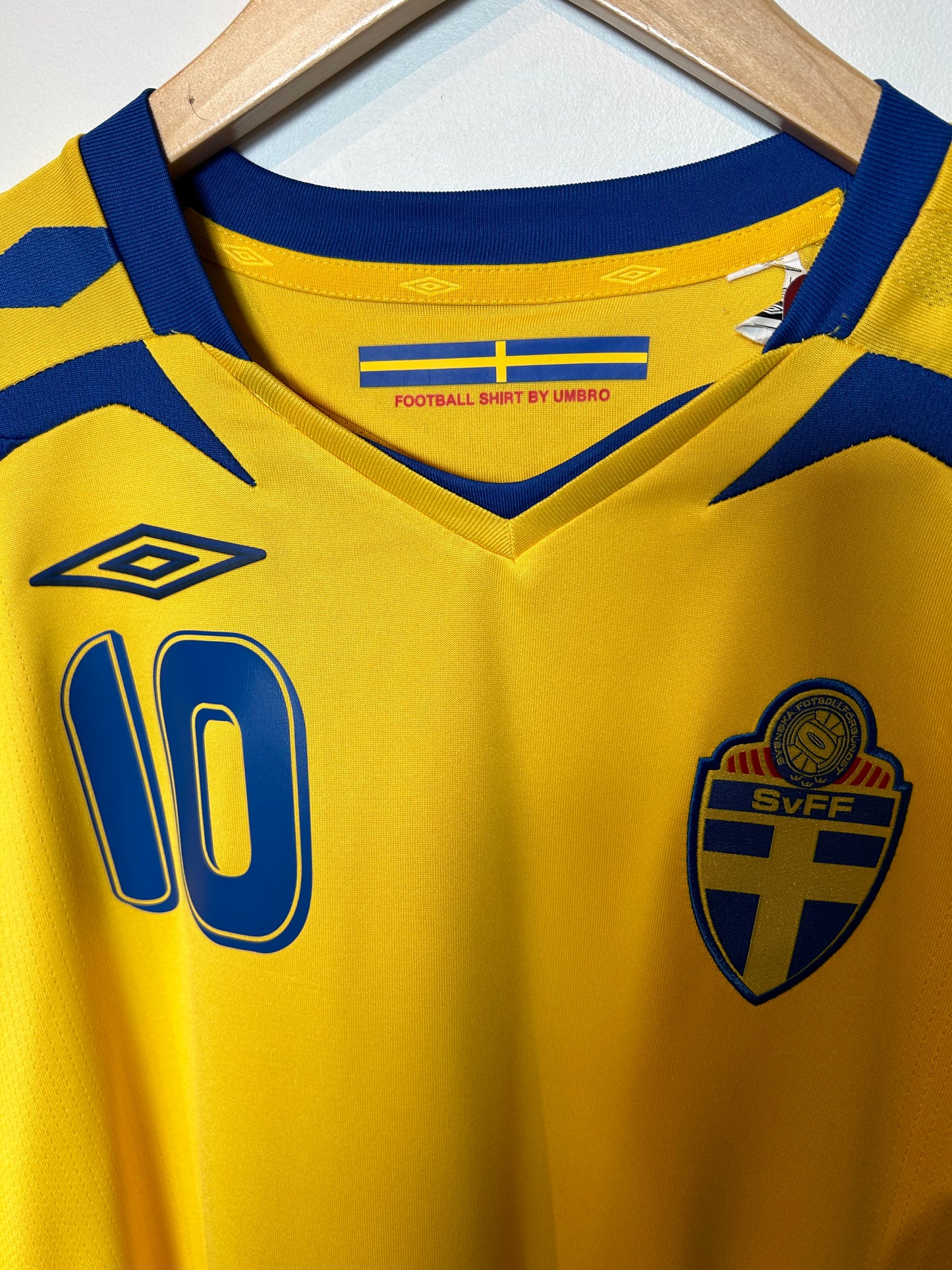 Sweden 2007-09 Home Shirt - Ibrahimovic #10 - L