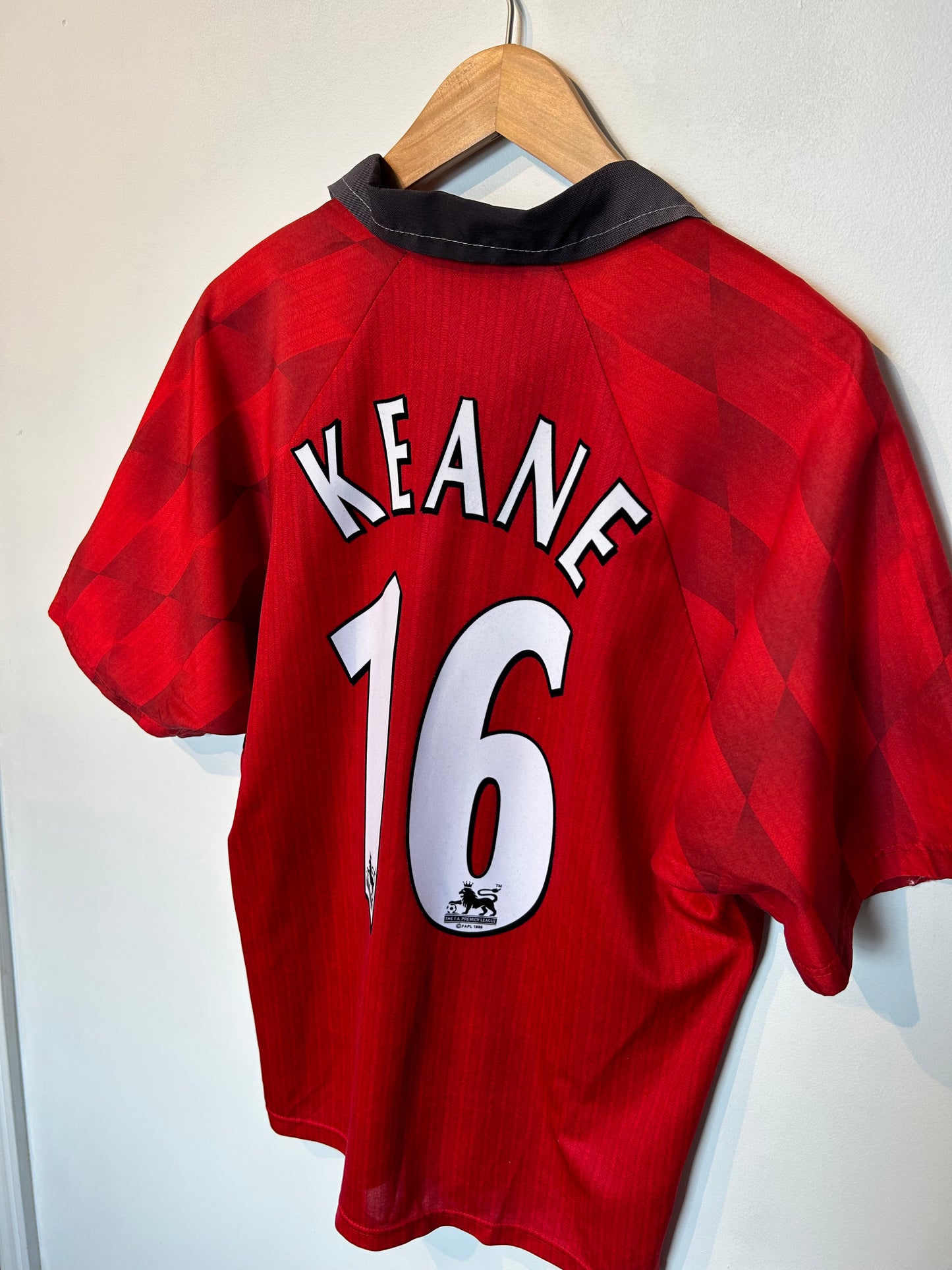 Manchester United 1996-98 Home Shirt - Keane #16 - M