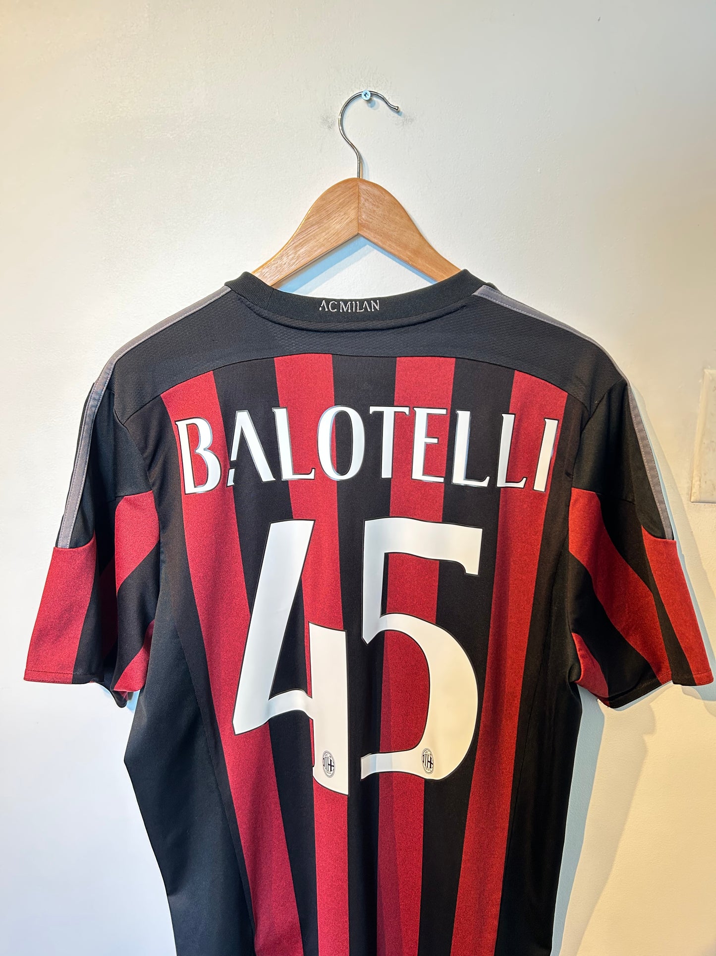 AC Milan 2015-16 Home Shirt - Balotelli #45 - L