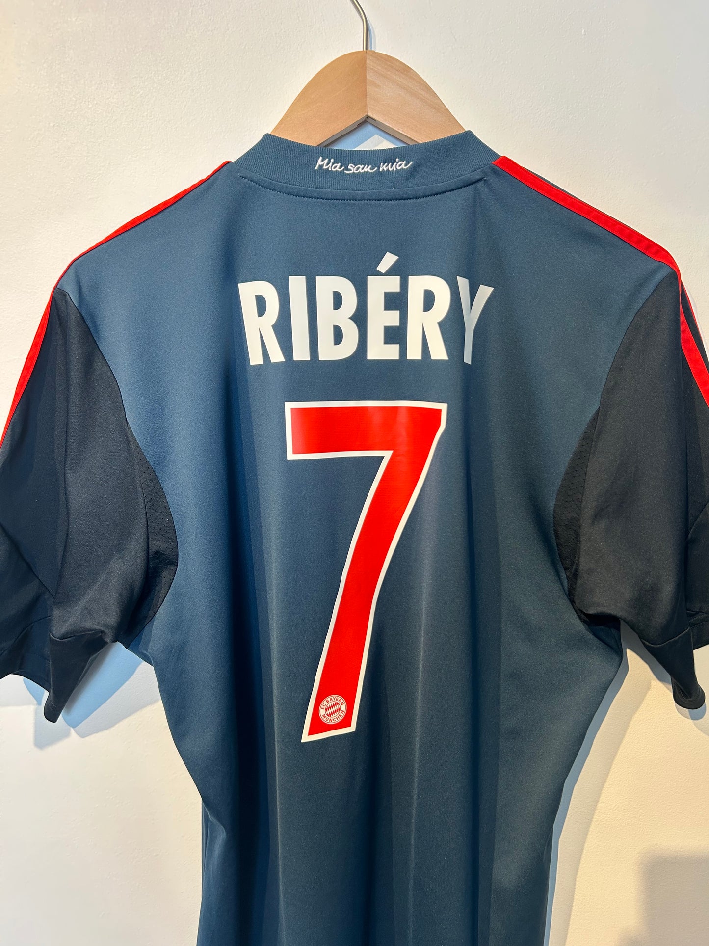Bayern Munich 2013-14 Third Shirt - Ribery #7 - M