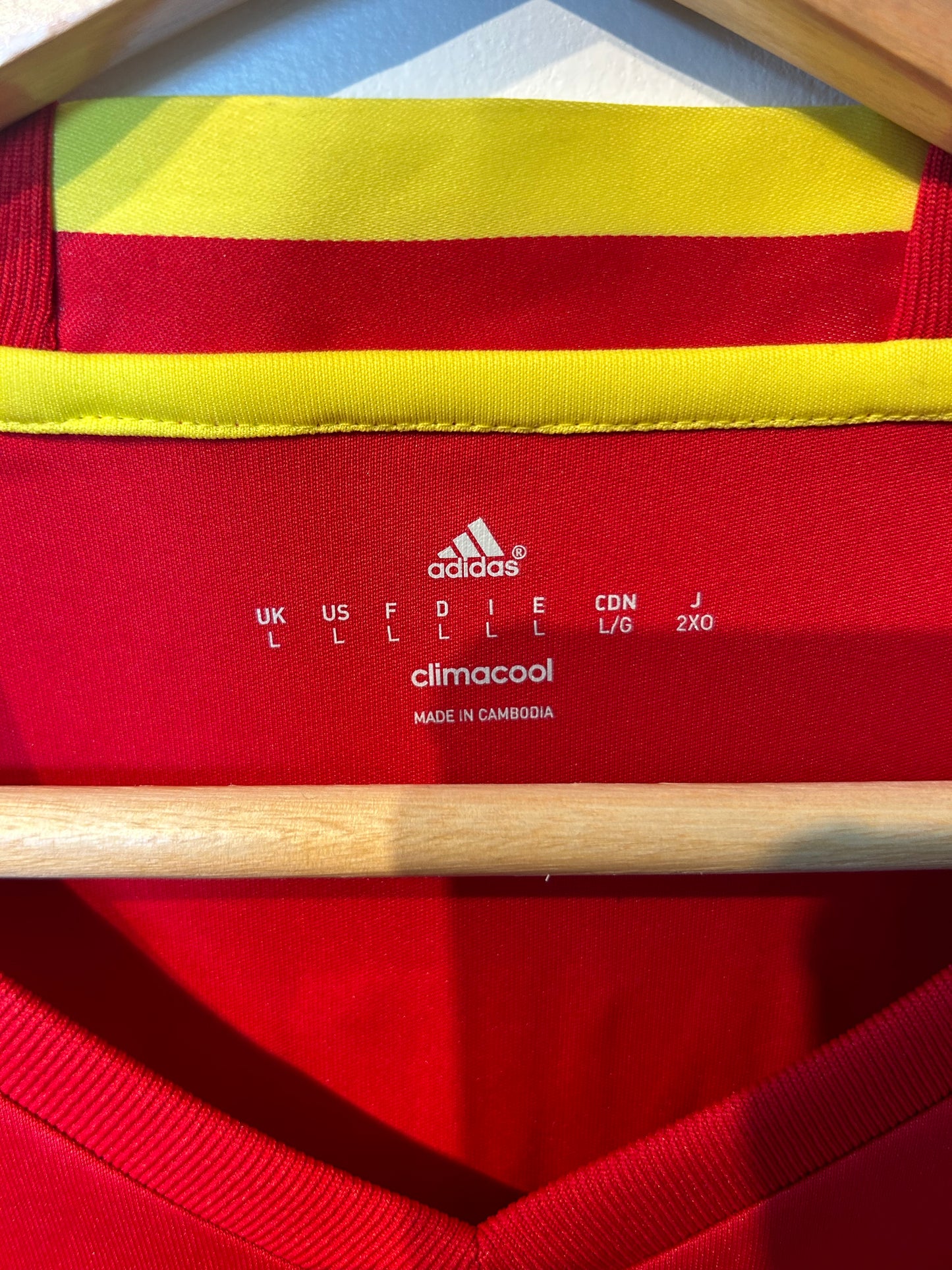 Spain 2016-17 Home Shirt - A.Iniesta #6 - L