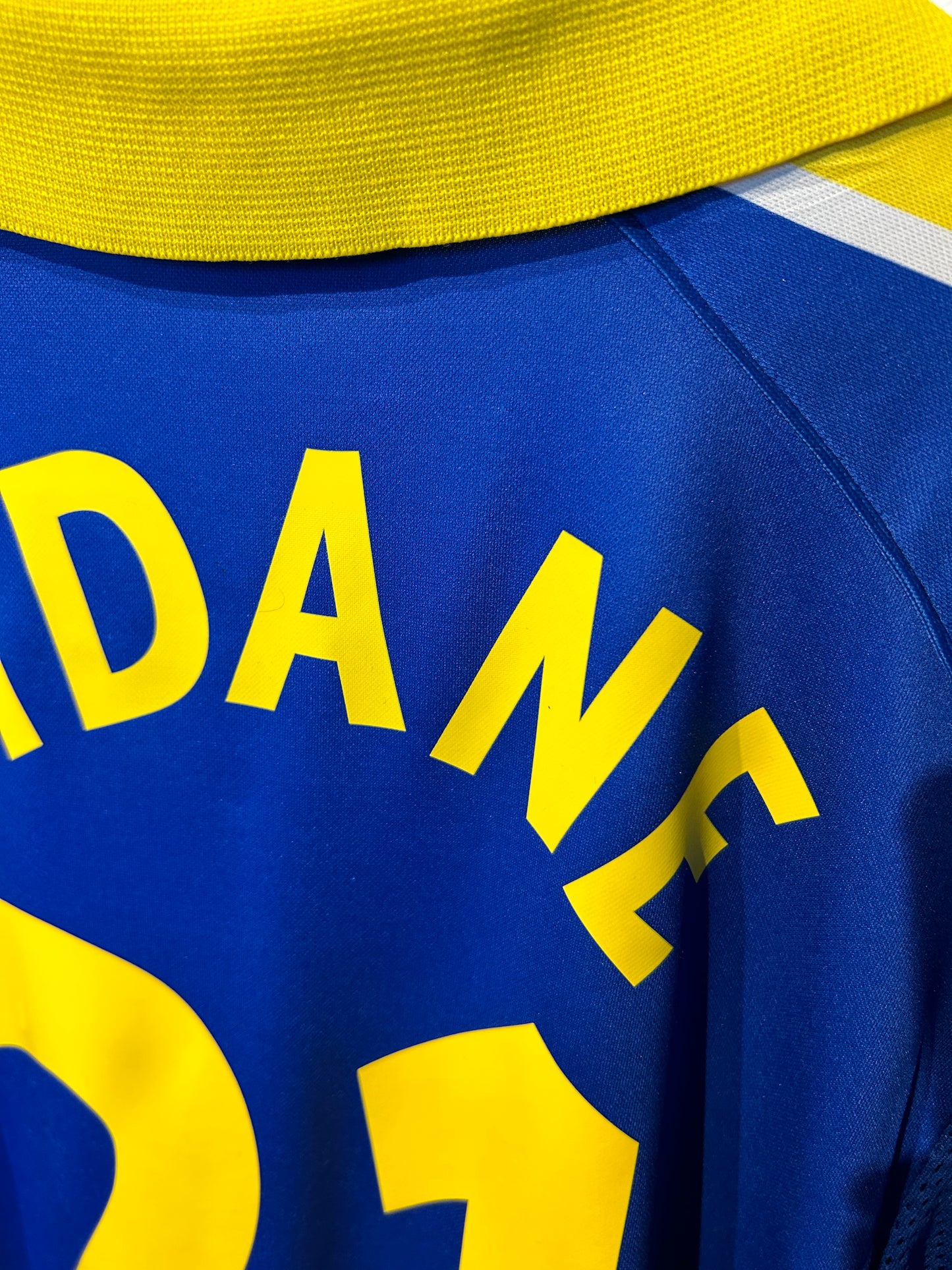 Juventus 1996-97 Away Shirt - Zidane #21 - M