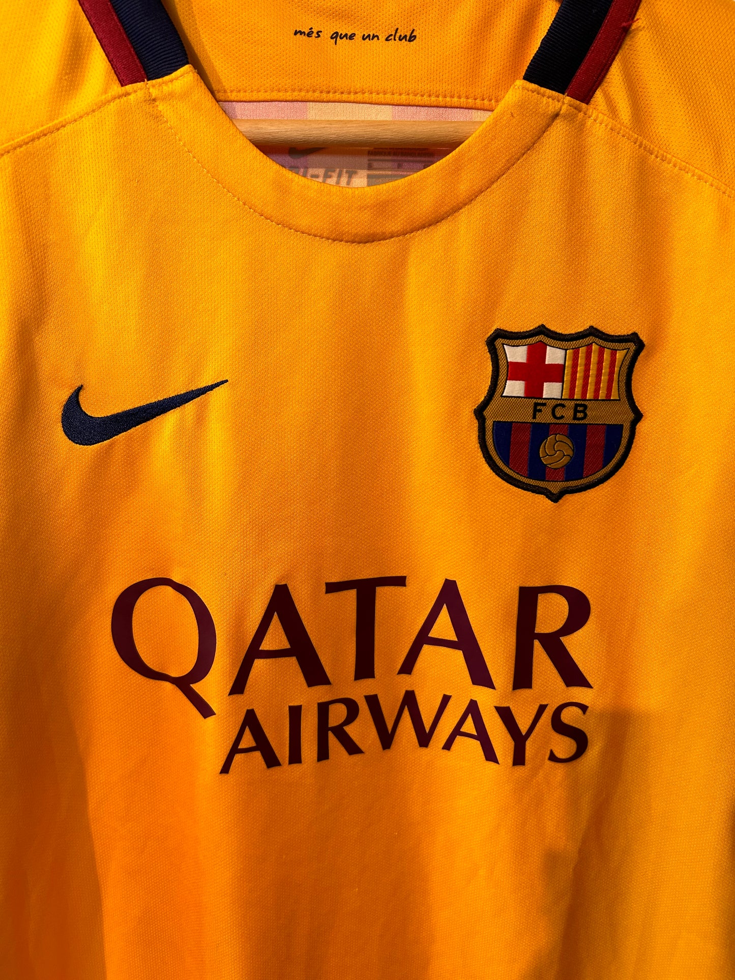 Barcelona 2015-16 Away Shirt - Neymar Jr. #11 - S