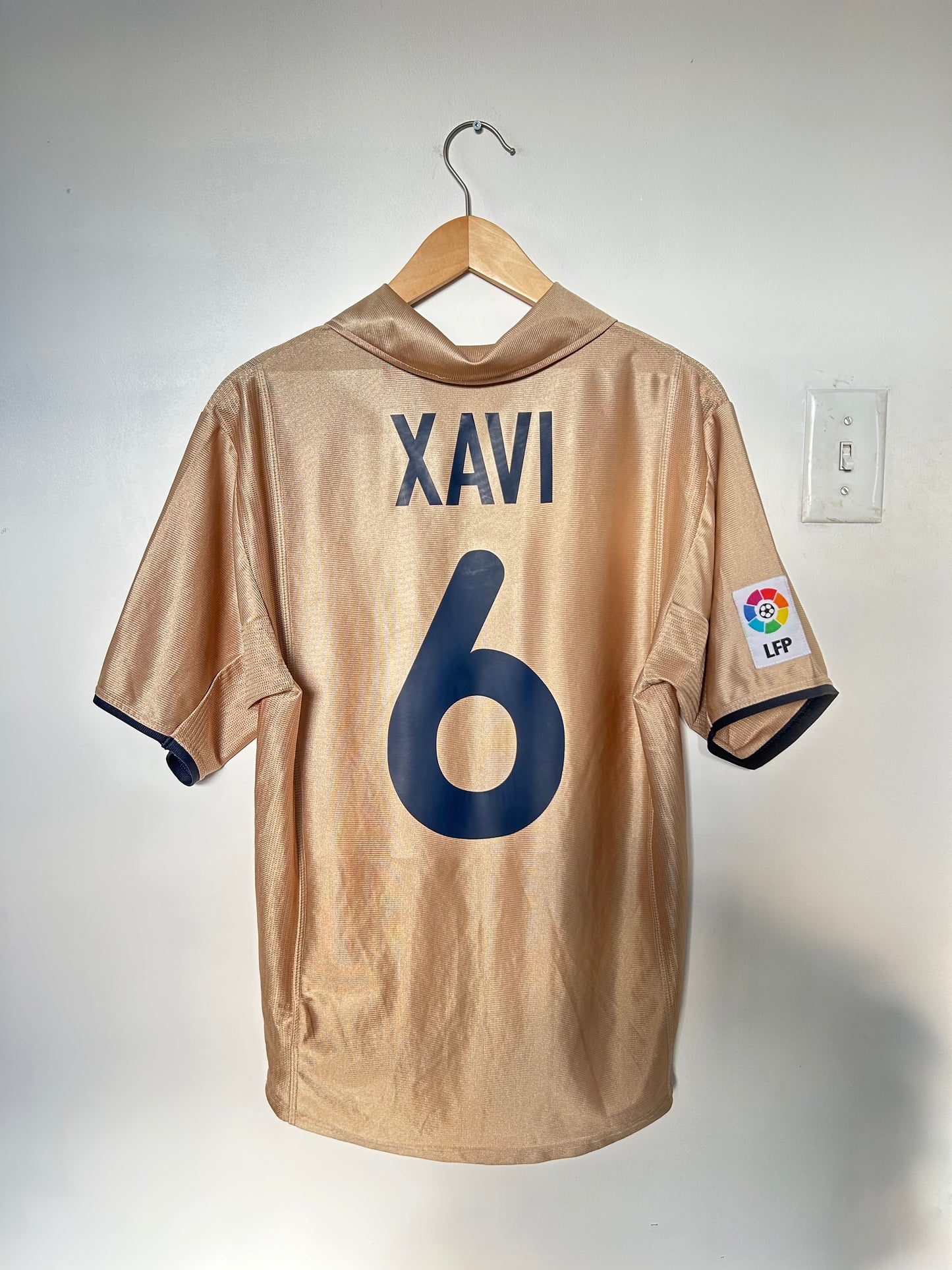 Barcelona 2001-03 Away Shirt - Xavi #6 - S
