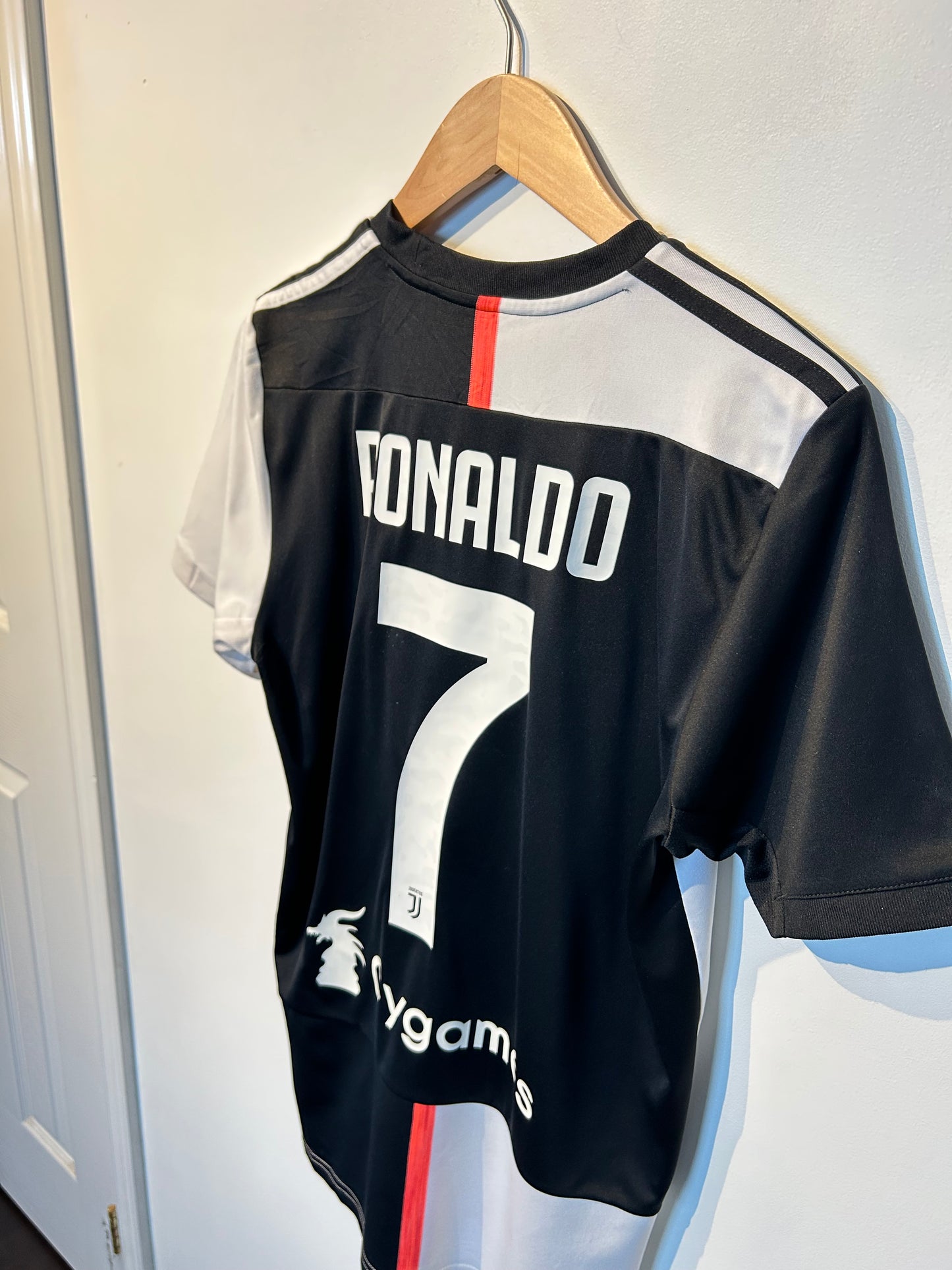 Juventus 2019-20 Home Shirt - Ronaldo #7 - S