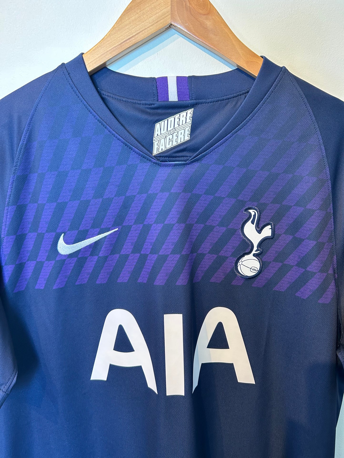 Tottenham 2019-20 Away Shirt - Kane #10 - L