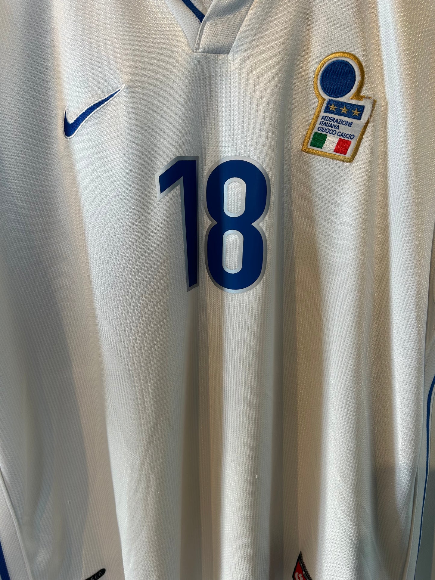 Italy 1997-98 Away Shirt - Baggio #18 - L