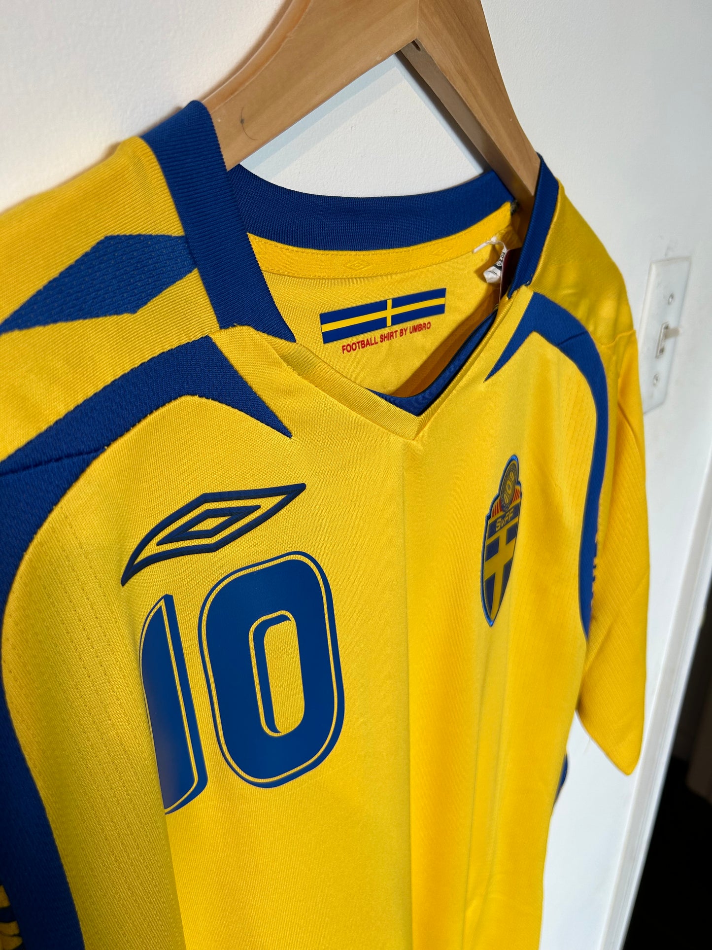 Sweden 2007-09 Home Shirt - Ibrahimovic #10 - L