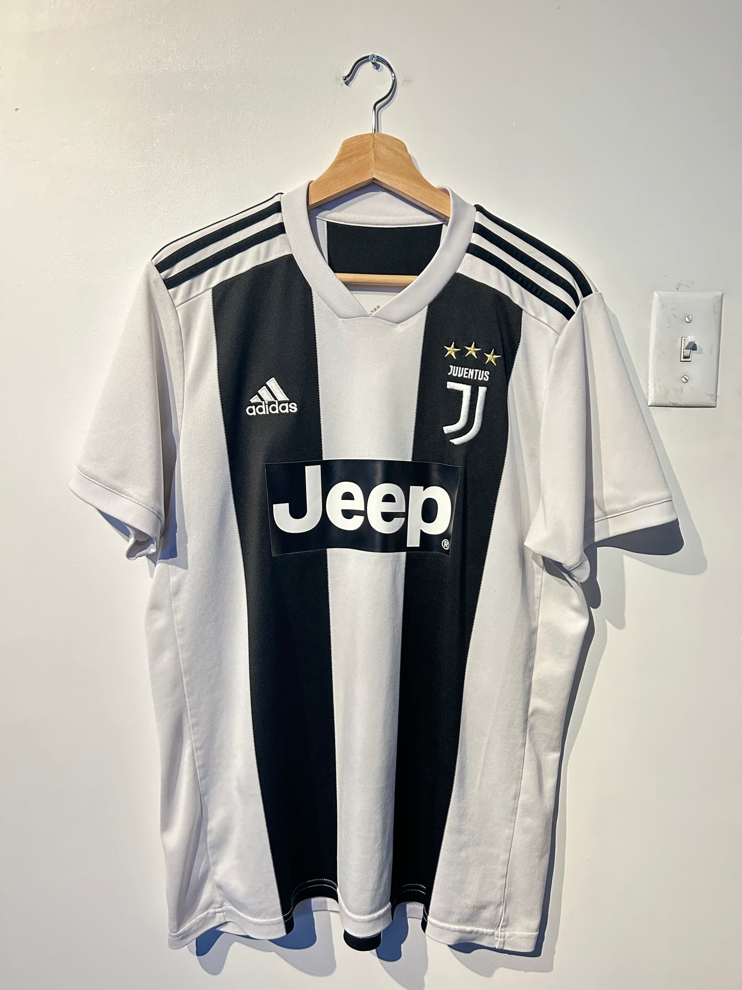 Juventus 2018-19 Home Shirt - Ronaldo #7 - L