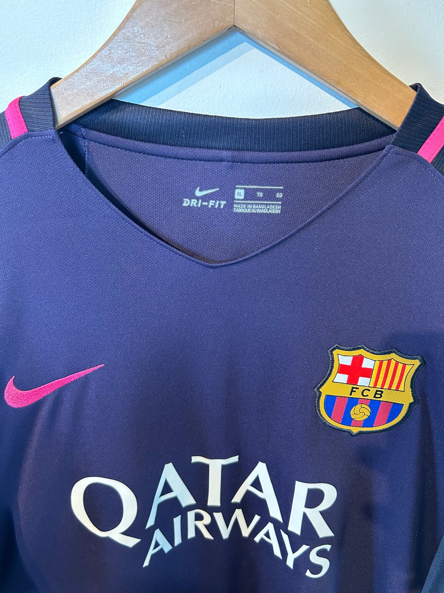 Barcelona 2016-17 Away Shirt - Messi #10 - XL
