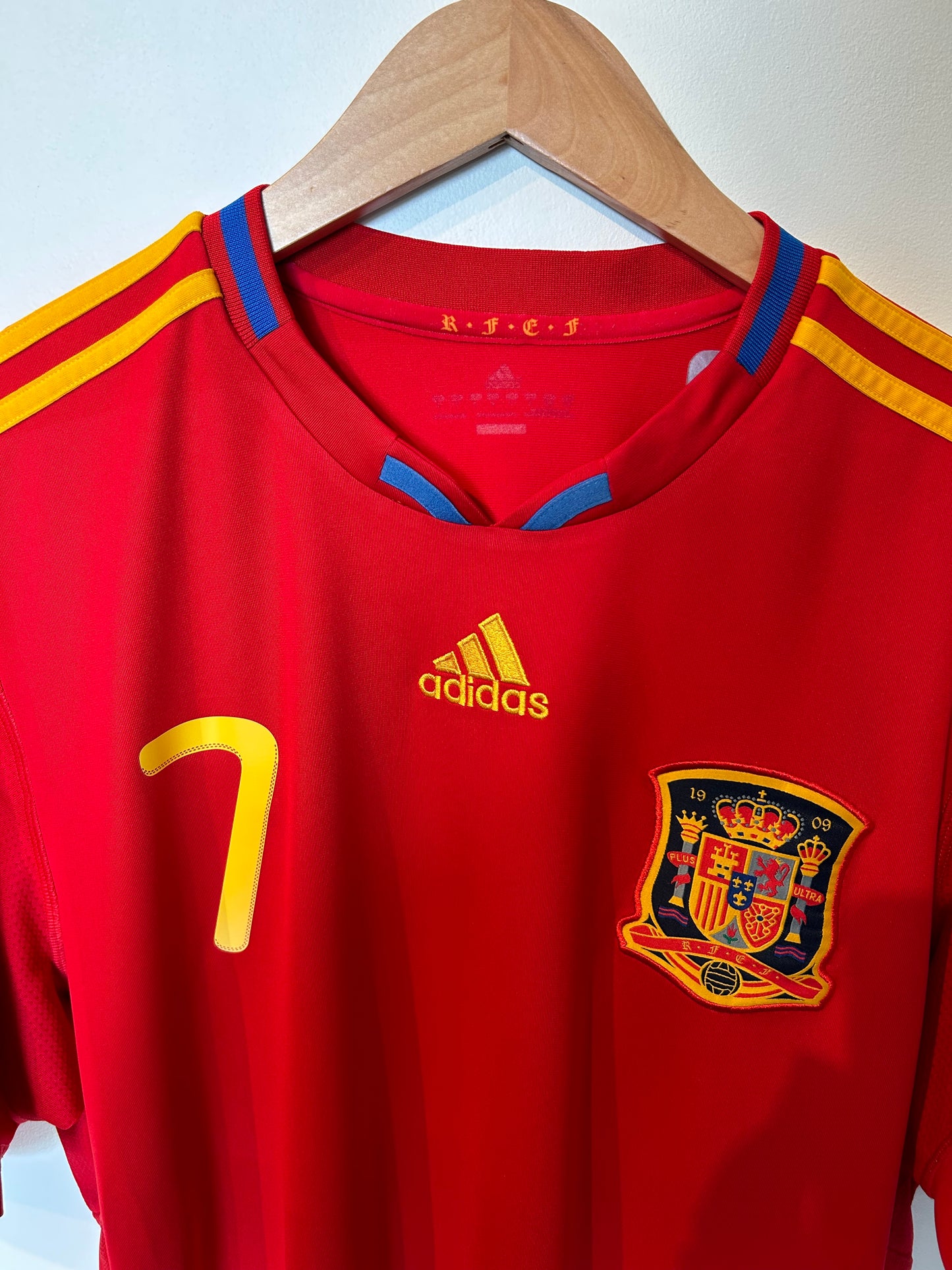 Spain 2009-10 Home Shirt - David Villa #7 - L