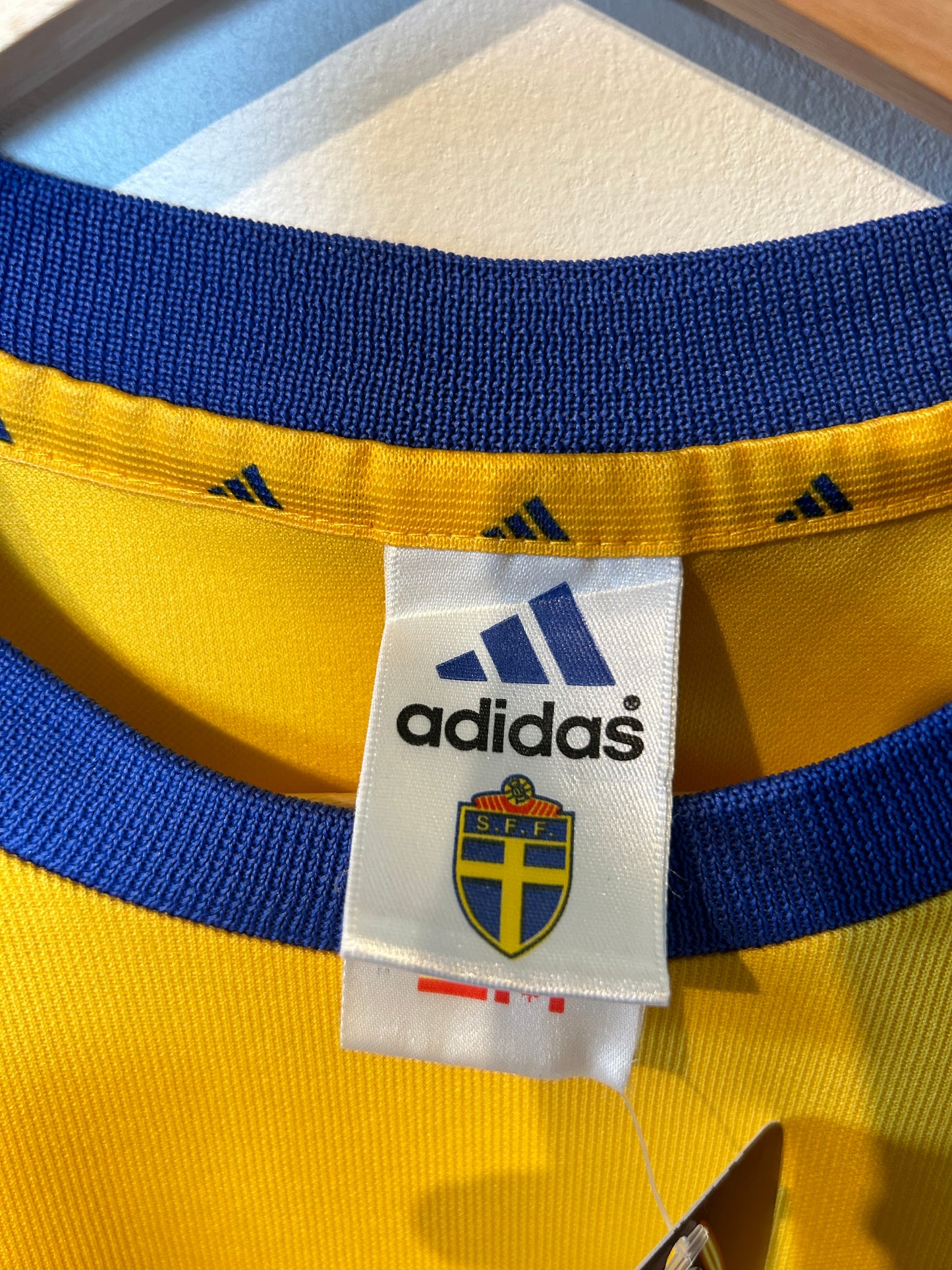 Sweden 2002-03 Home Shirt - Ibrahimović #21 - M