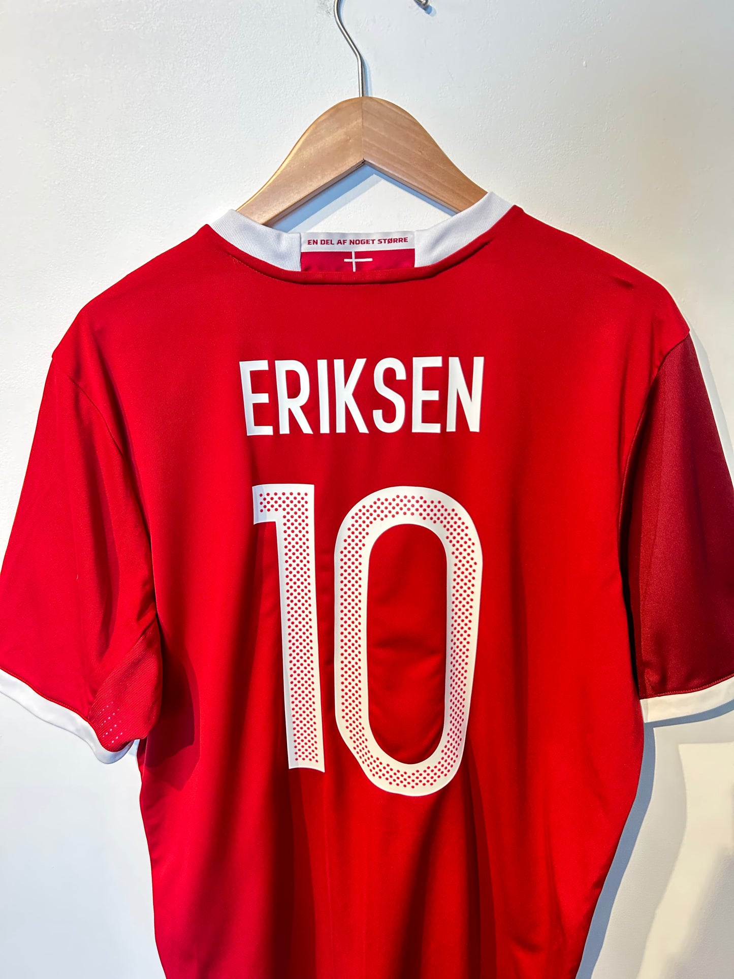 Denmark 2015-16 Home Shirt - Eriksen #10 - L