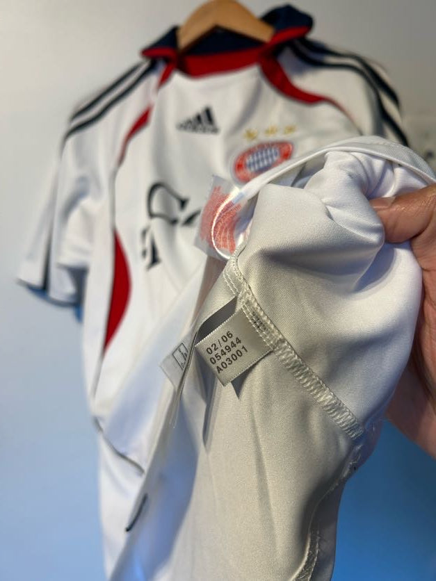 Bayern Munich 2006-07 Away Shirt, #39 Toni Kroos - M