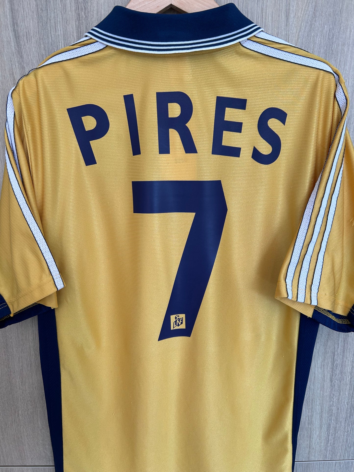 Olympique de Marseille 1998-99 Third Shirt - Pires #7 - L
