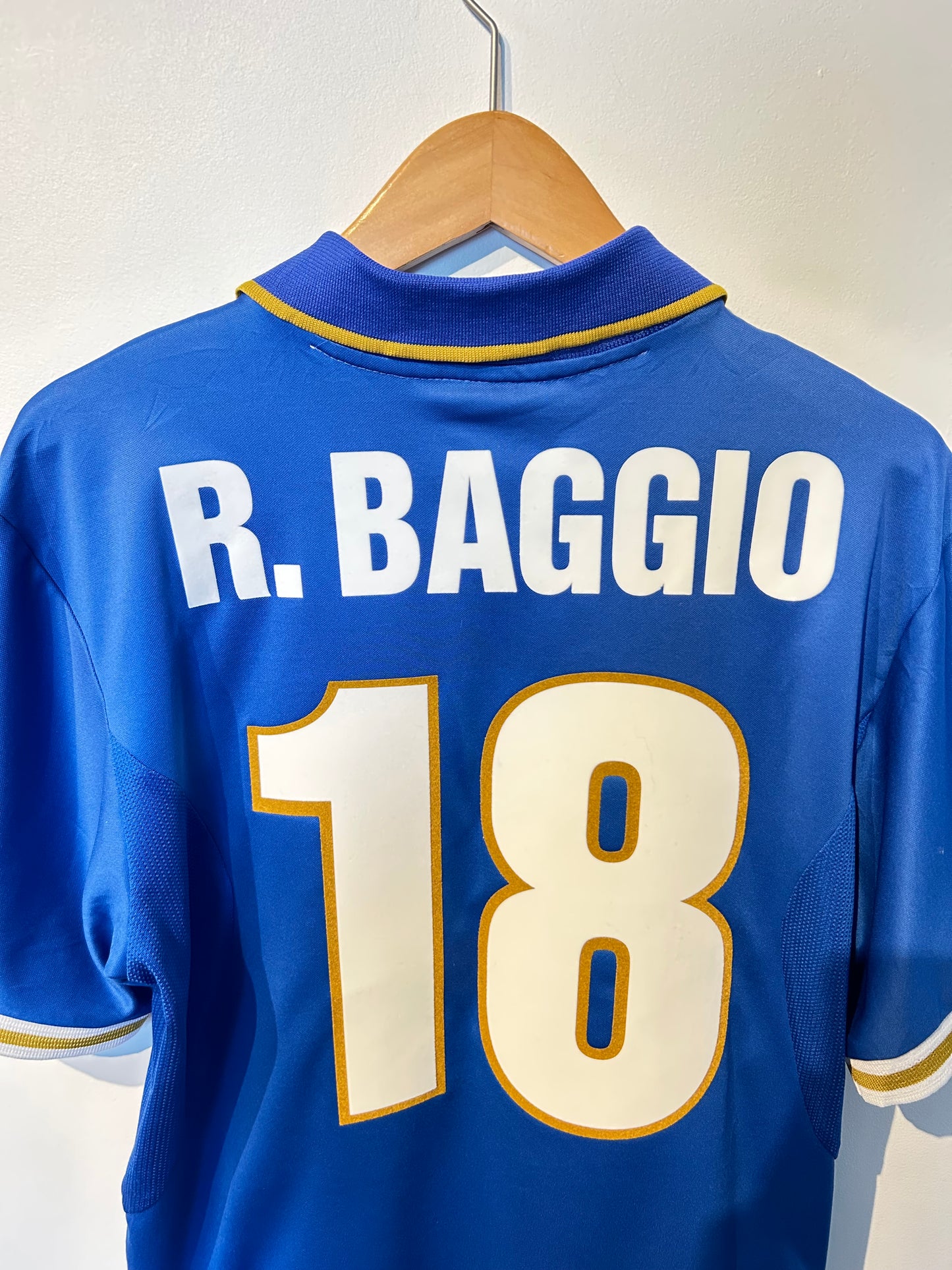 Italy 1996-97 Home Shirt - Baggio #18 - M