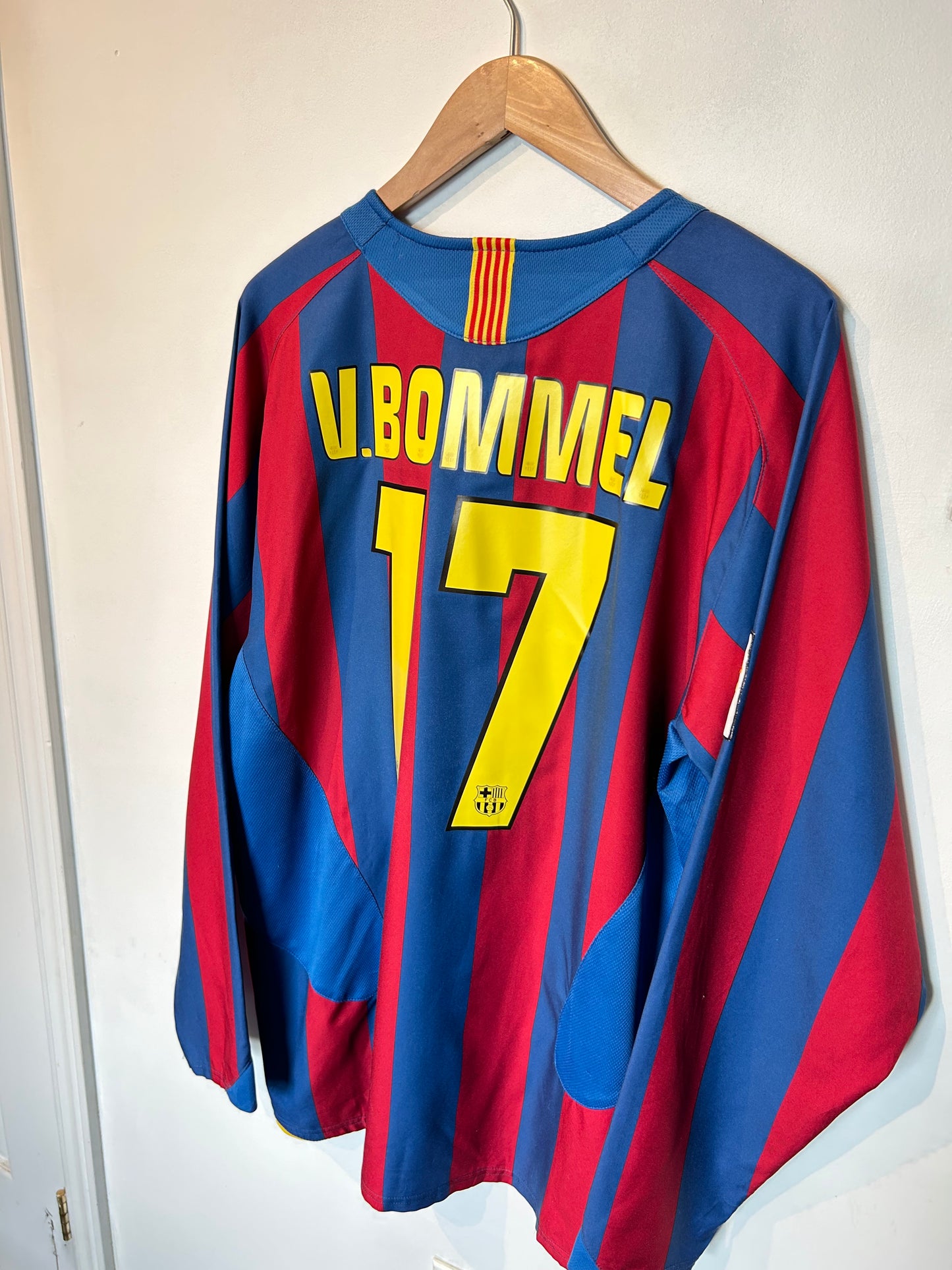 FC Barcelona 2005-06 Home Shirt L/S - V. Bommel #17 - L