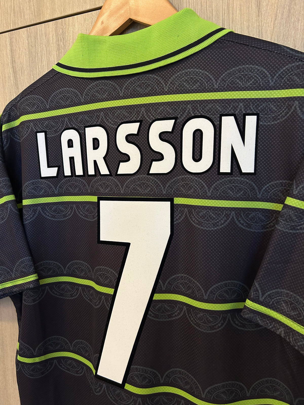 Celtic 1999-00 Away Shirt - Larsson #7 - L