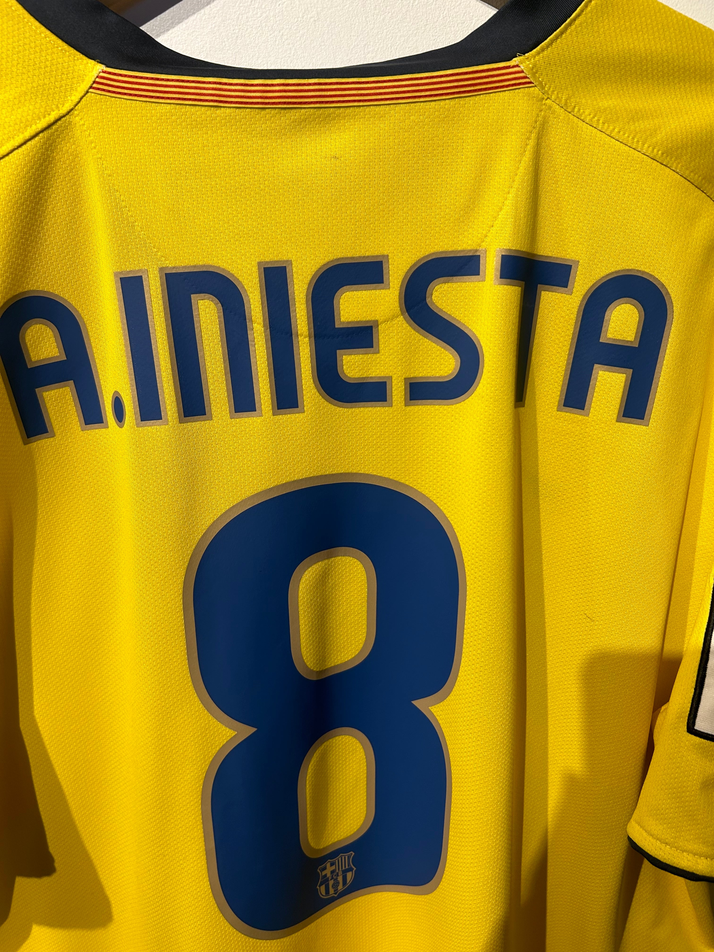 Barcelona 2008-09 Away Shirt - A.Iniesta #8 - XL – Football Heaven