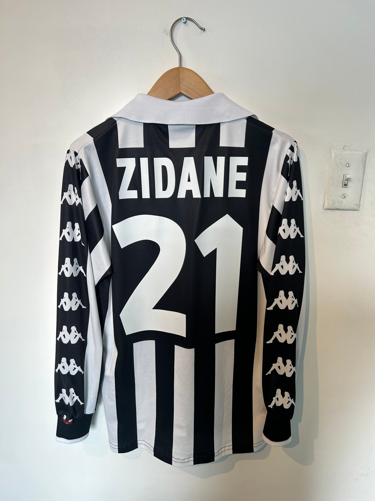 Juventus 1999-00 Home Shirt L/S - Zidane #21 - S