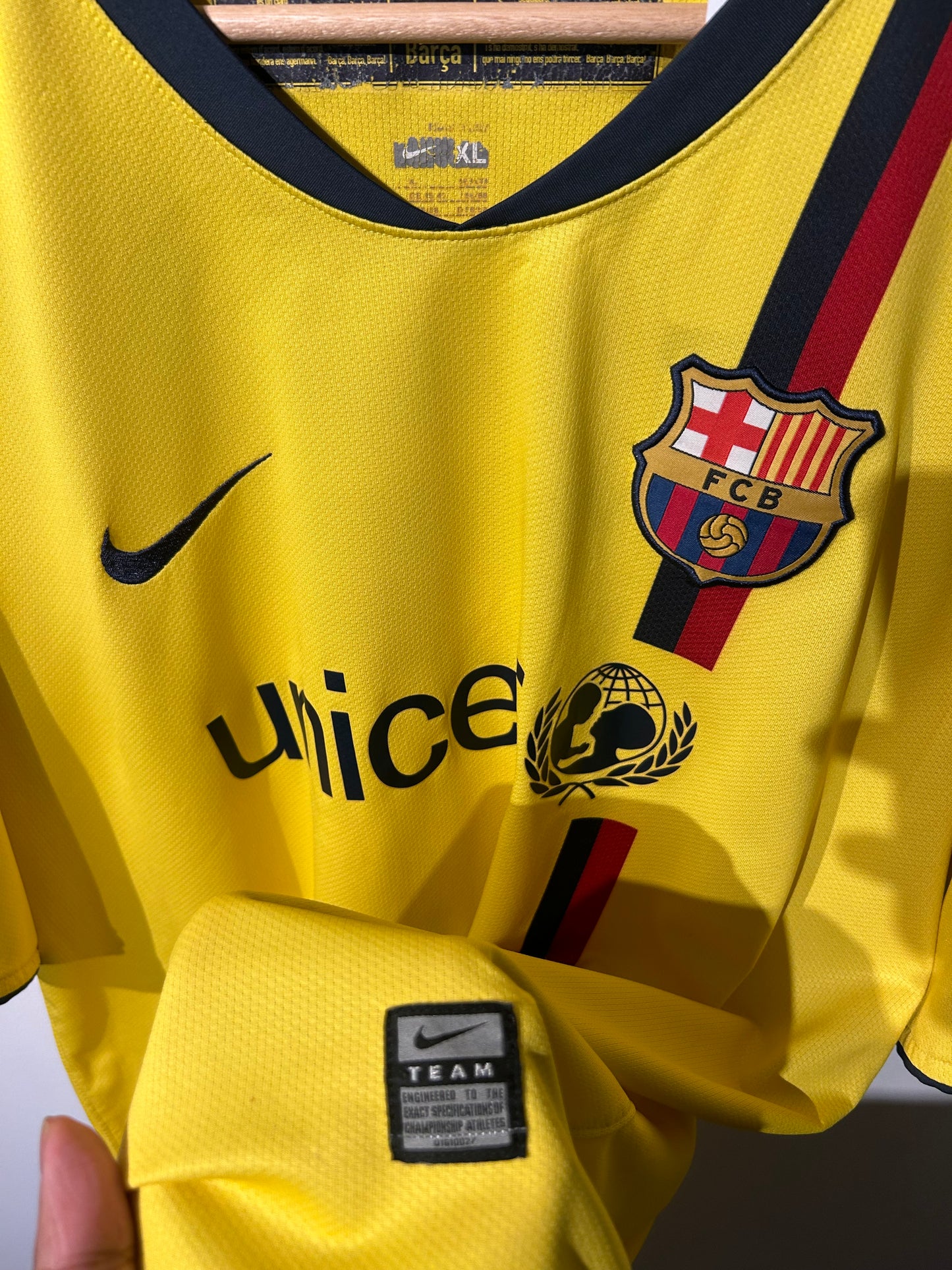Barcelona 2008-09 Away Shirt - A.Iniesta #8 - XL