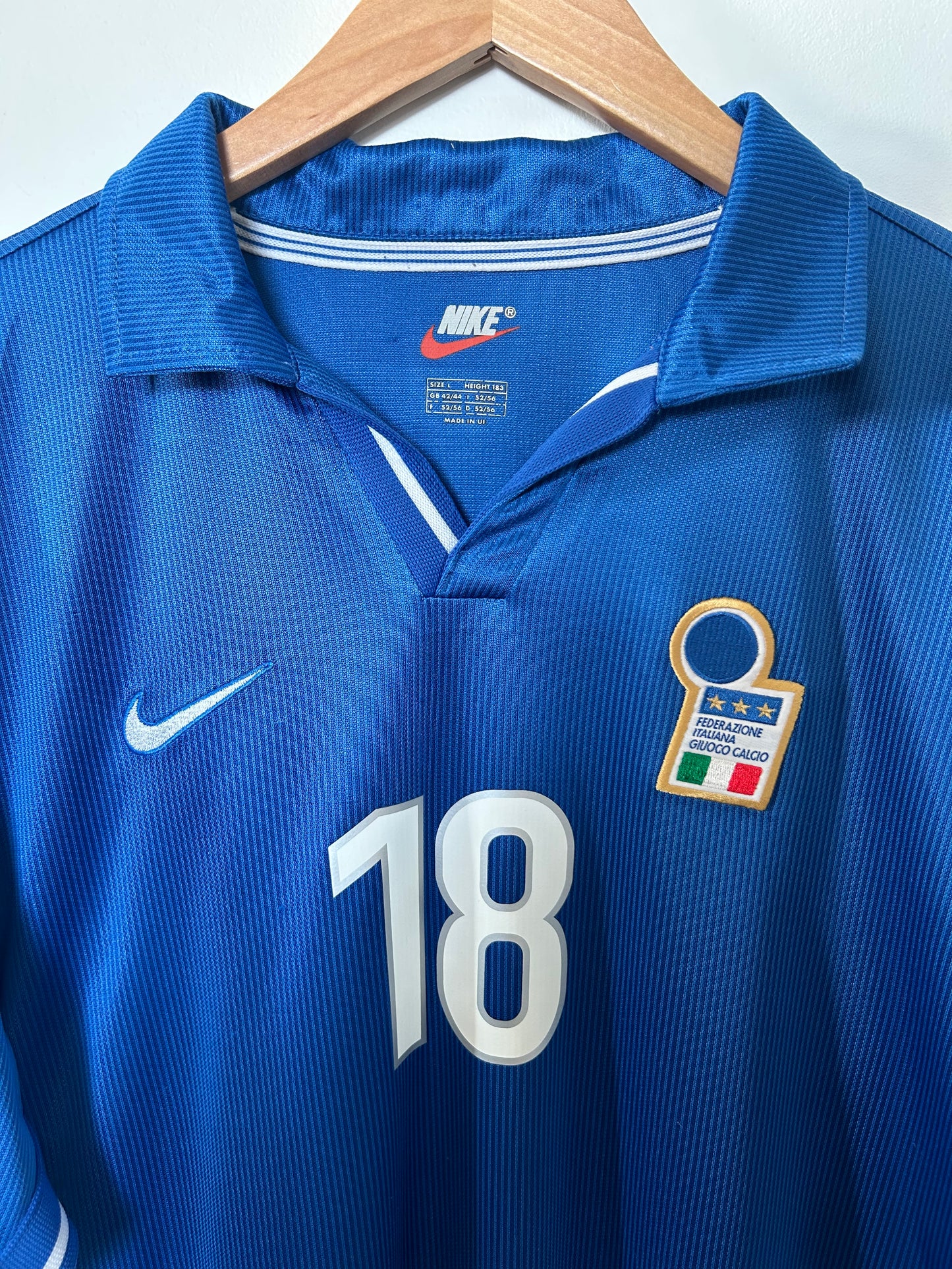 Italy 1997-98 Home Shirt - Baggio R. #18 - L