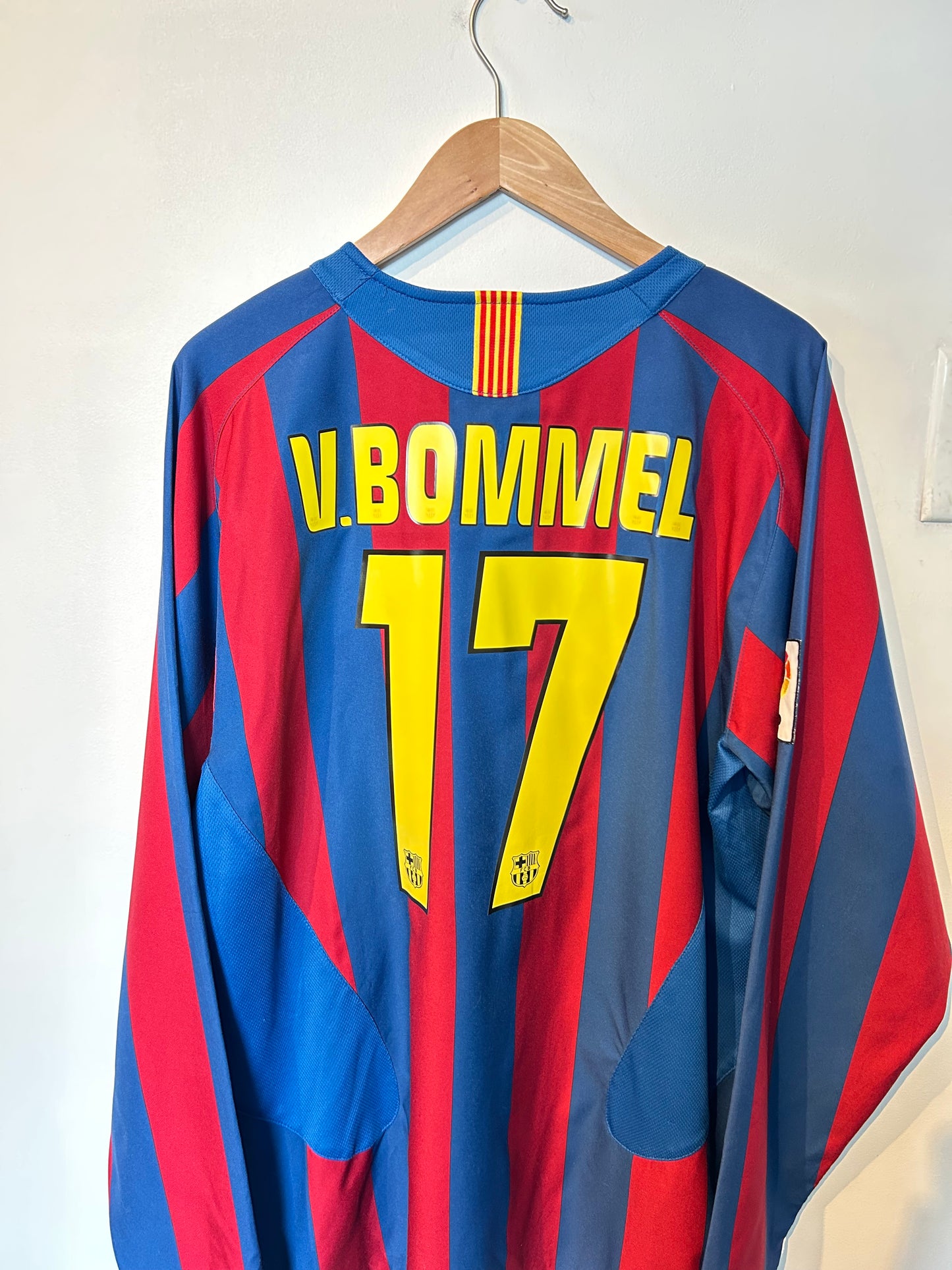 FC Barcelona 2005-06 Home Shirt L/S - V. Bommel #17 - L