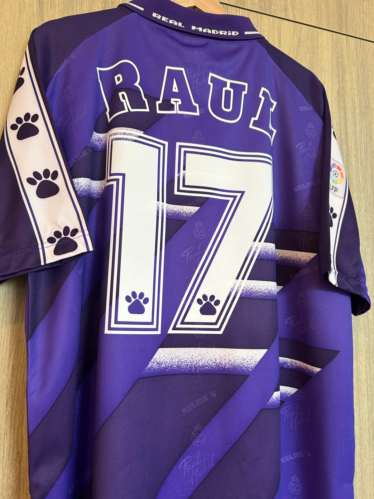Real Madrid 1994-96 Away Shirt - Raul #17 - L
