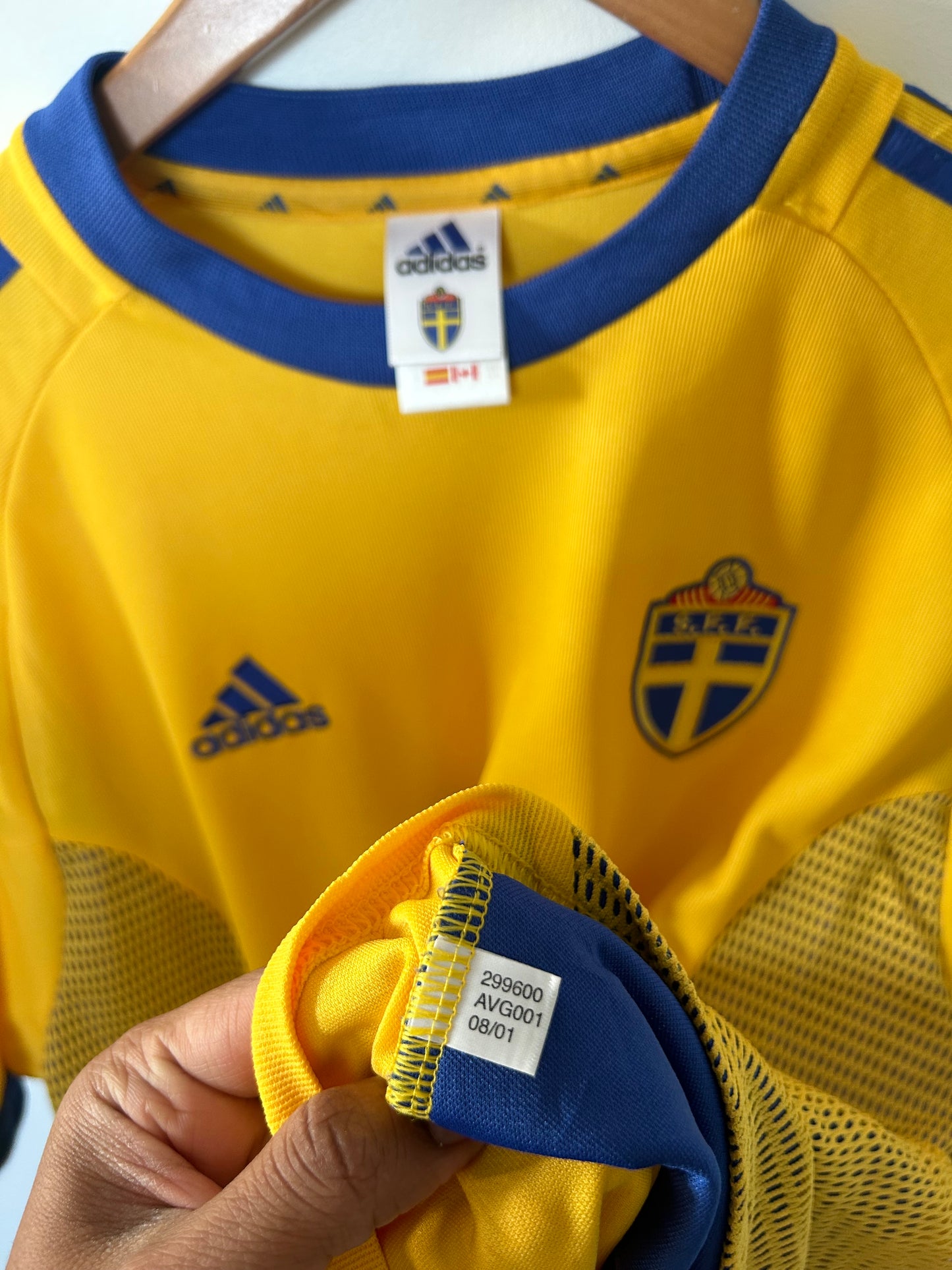 Sweden 2002-03 Home Shirt - Larsson #11 - L