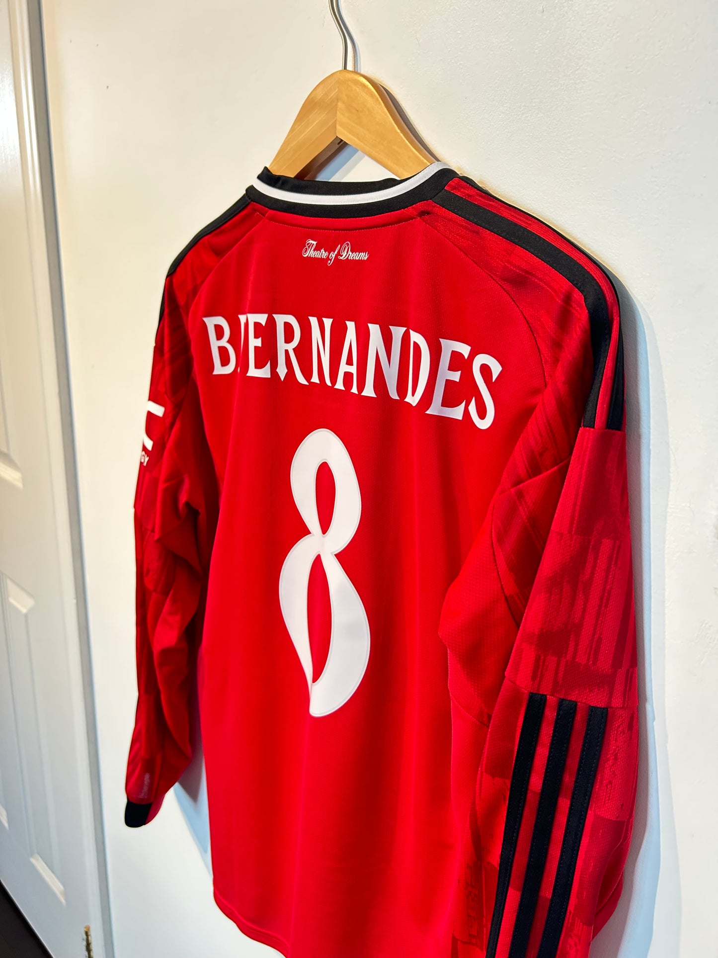Manchester United 2025-26 Home Shirt L/S - B. Fernandes #8 - S BNWT
