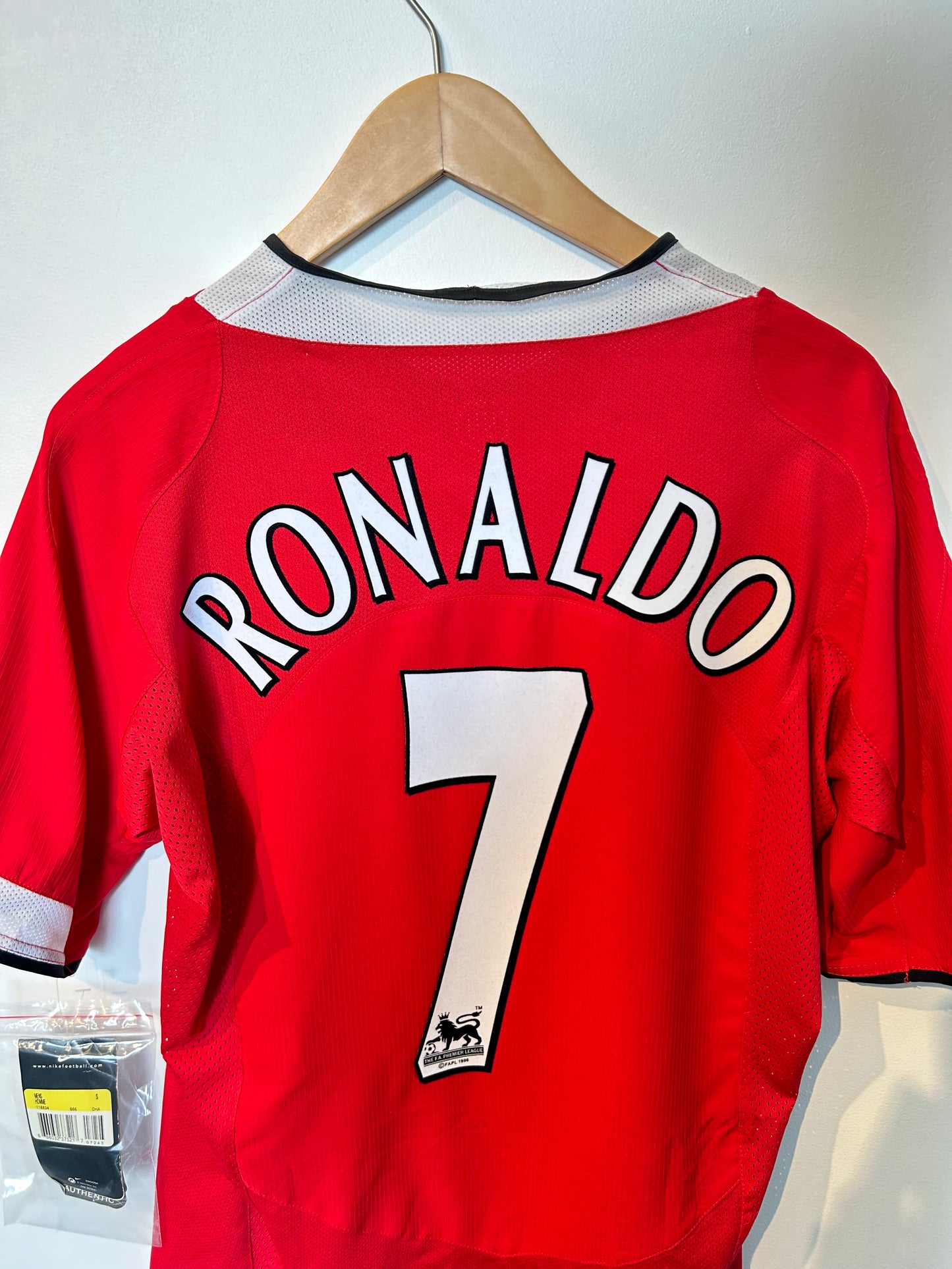Manchester United 2004-06 Home Shirt - Ronaldo #7 - S