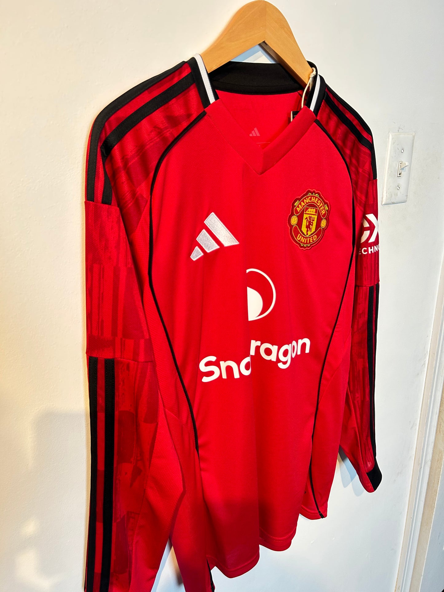 Manchester United 2025-26 Home Shirt L/S - B. Fernandes #8 - S BNWT