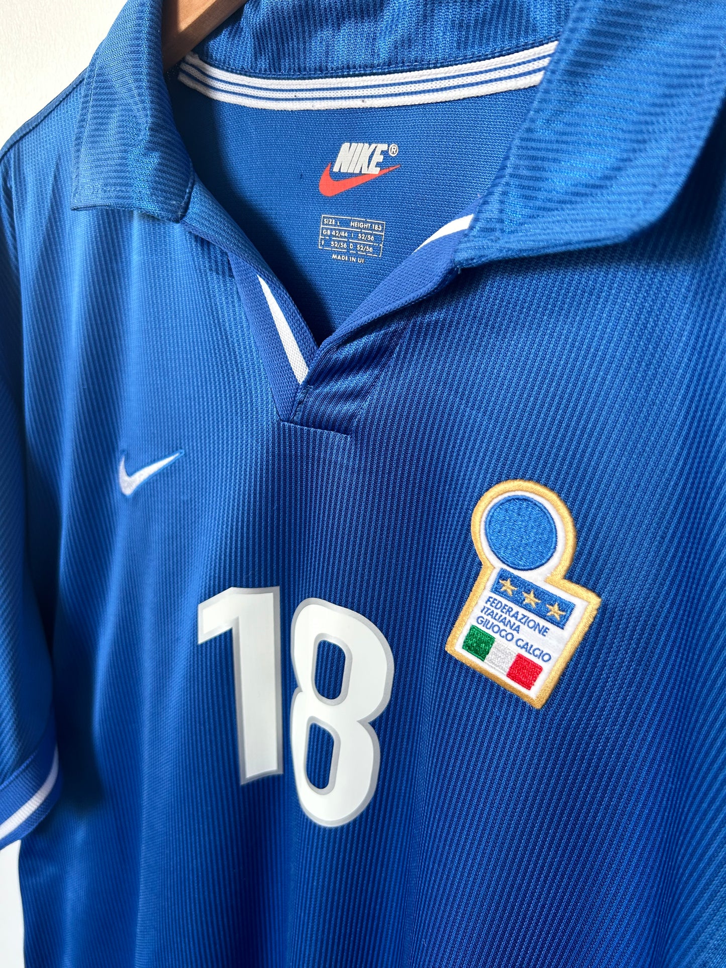 Italy 1997-98 Home Shirt - Baggio R. #18 - L
