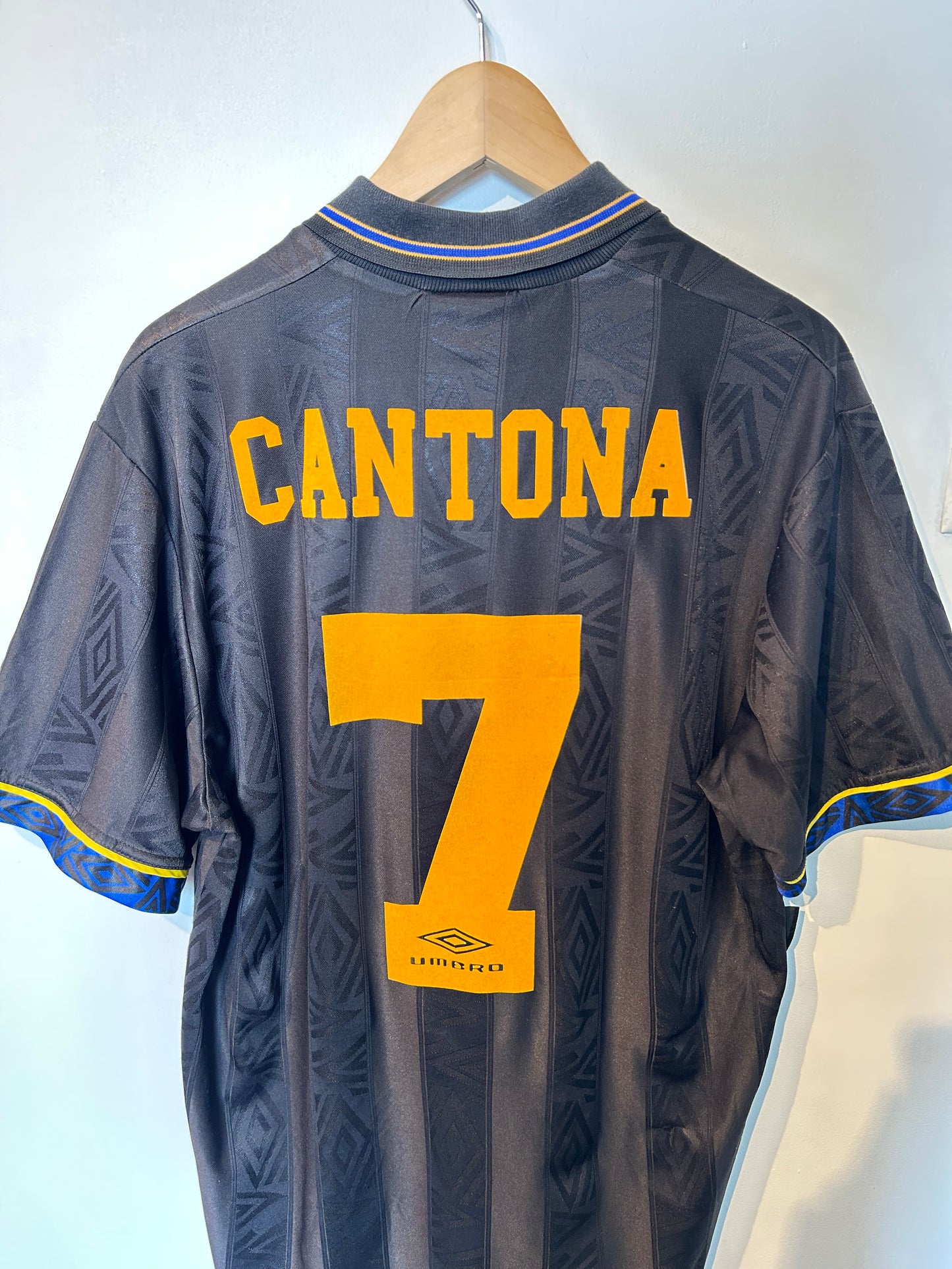 Manchester United 1993-95 Away Shirt - Cantona #7 - L
