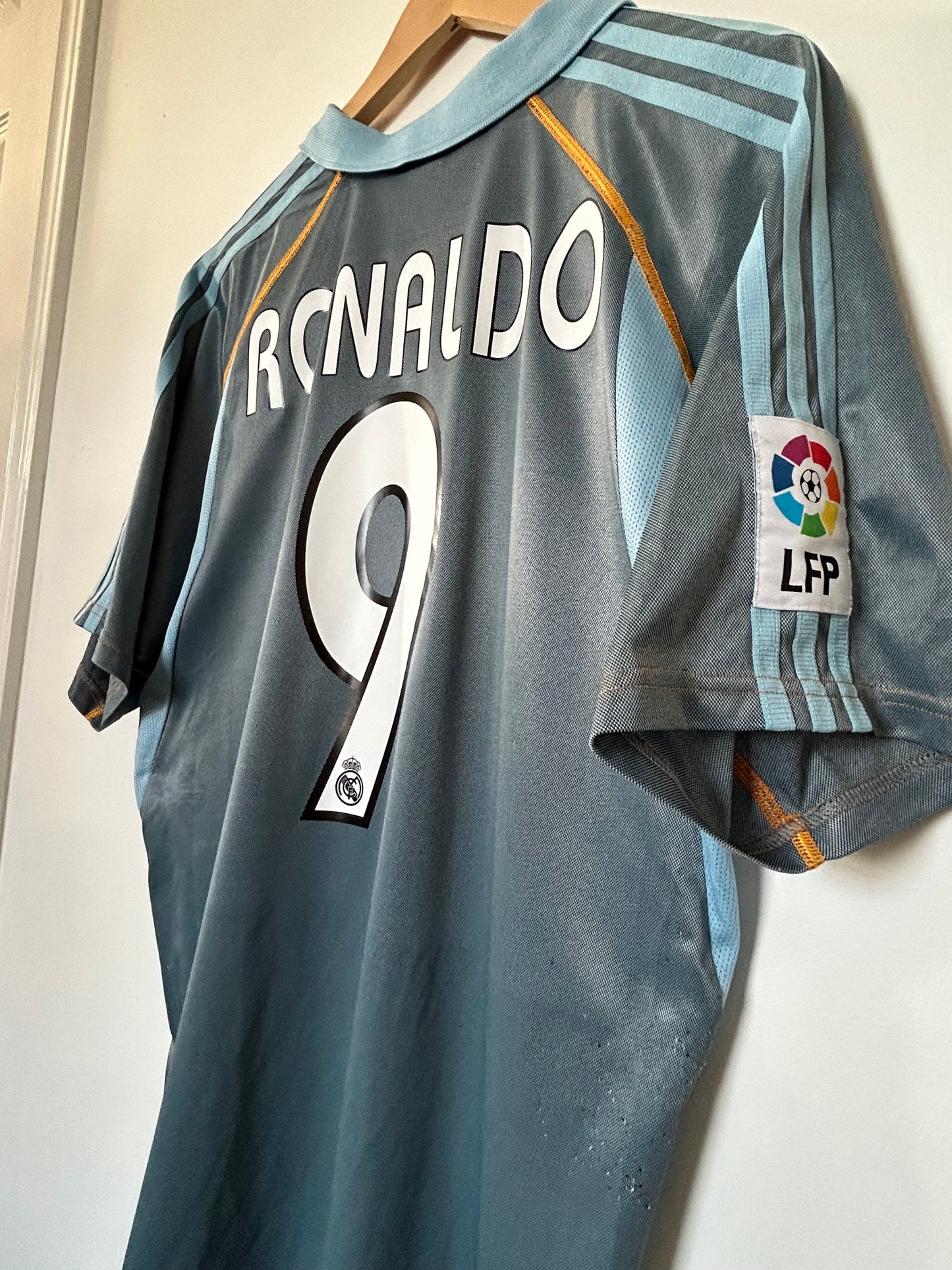 Real Madrid 2003-04 Third Shirt - Ronaldo #9 - M
