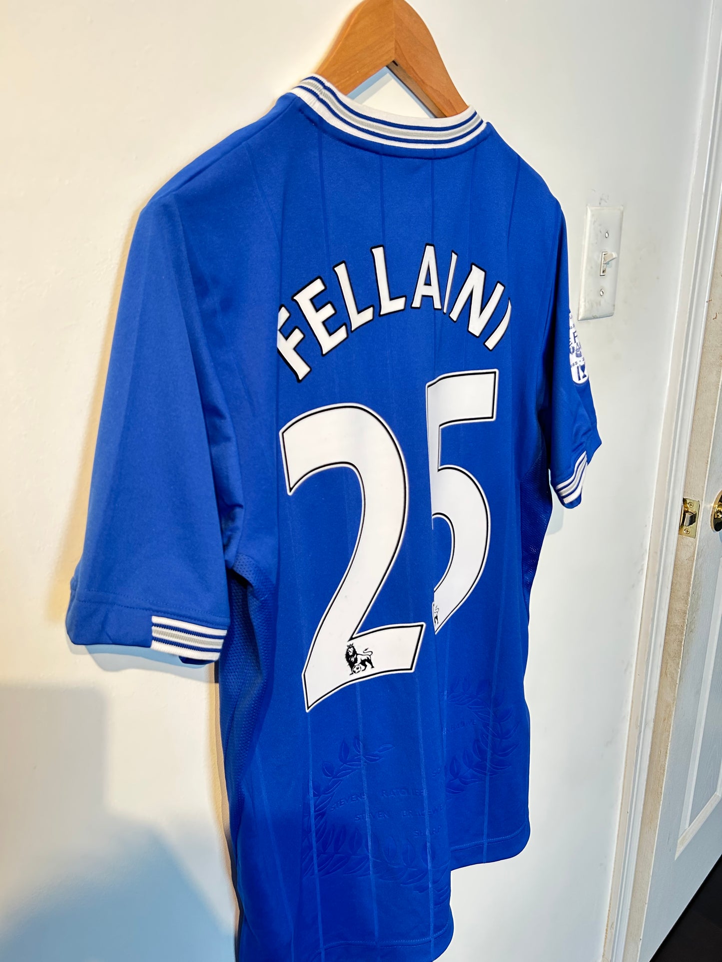 Everton 2009-10 Home Shirt - Fellaini #25 - M