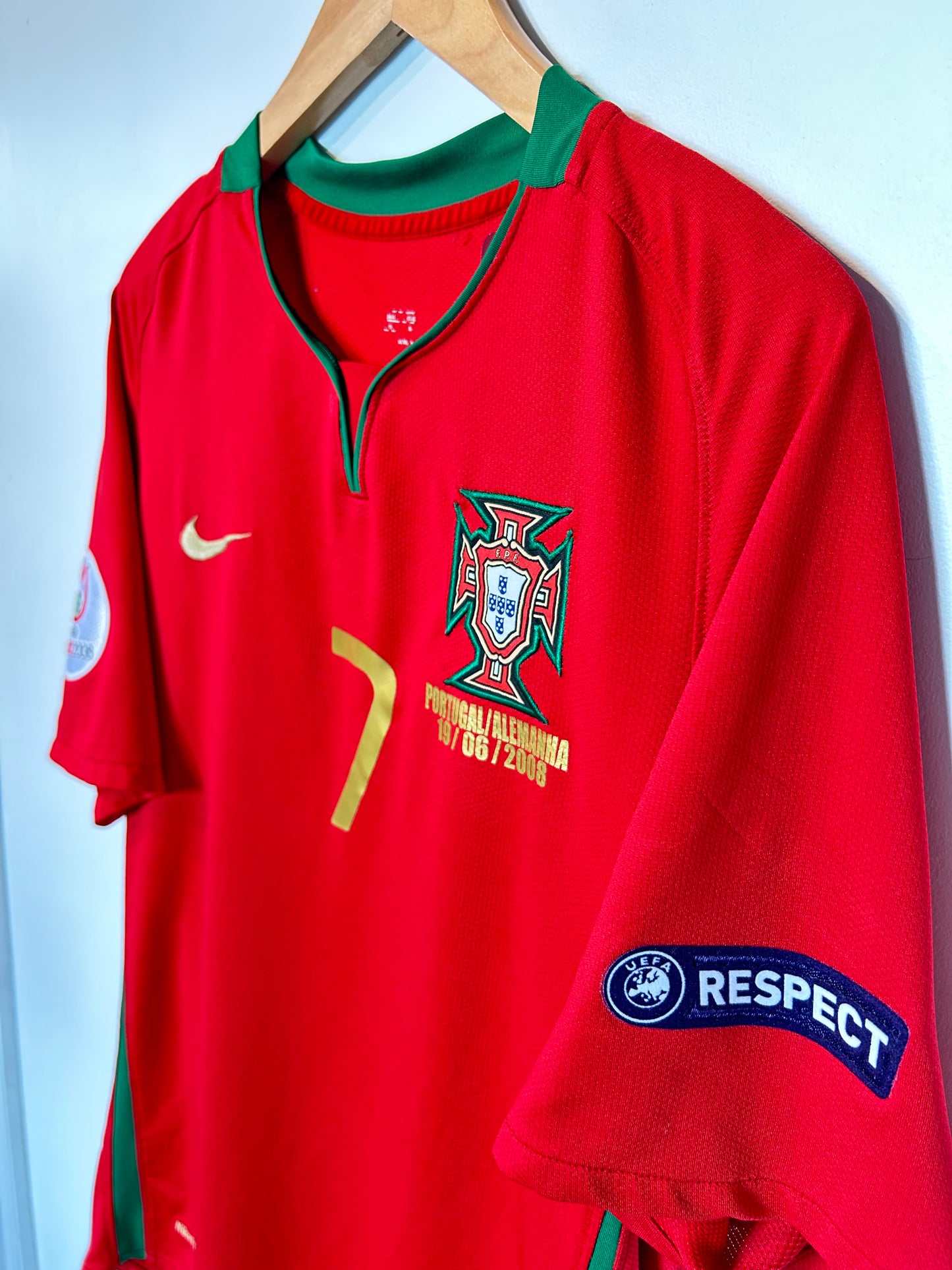 Portugal 2008-10 Home Shirt - Ronaldo #7 - M