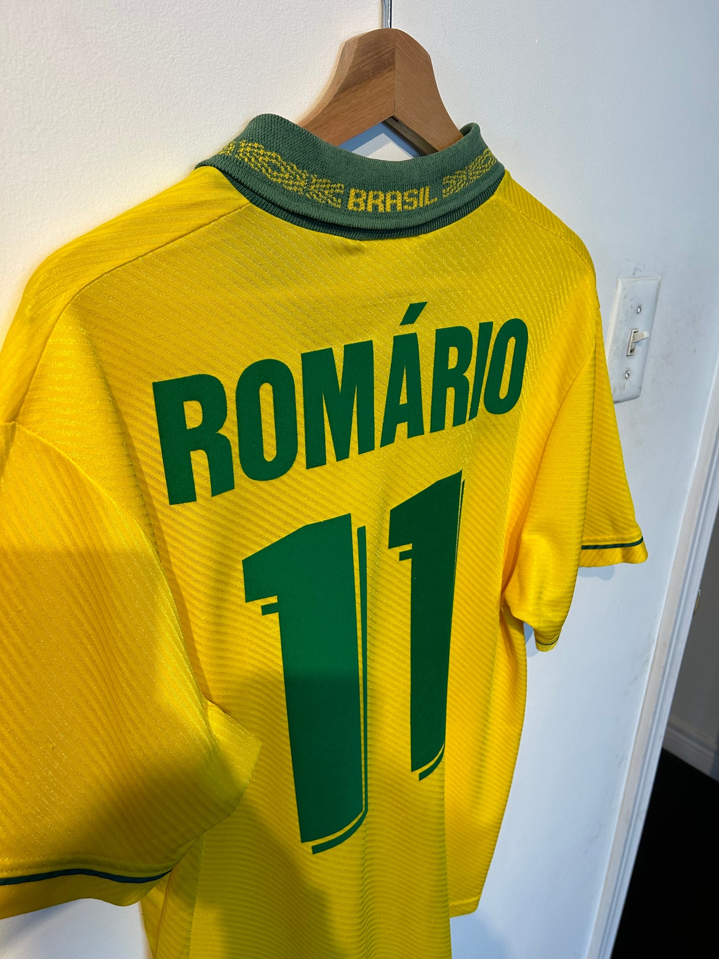 Brazil 1993-94 Home Shirt - Romario #11 - M