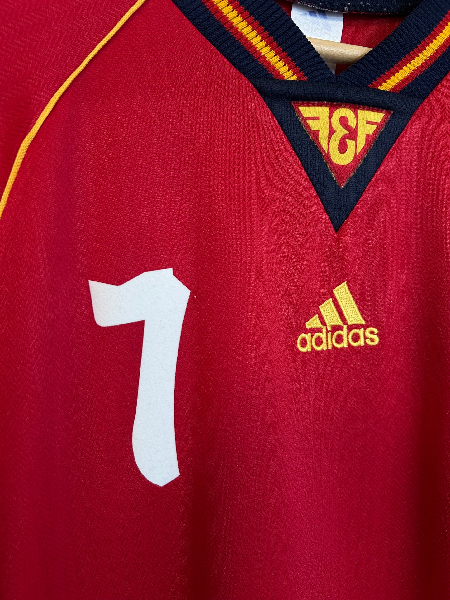 Spain 1998-99 Home Shirt - Morientes #7 - XL
