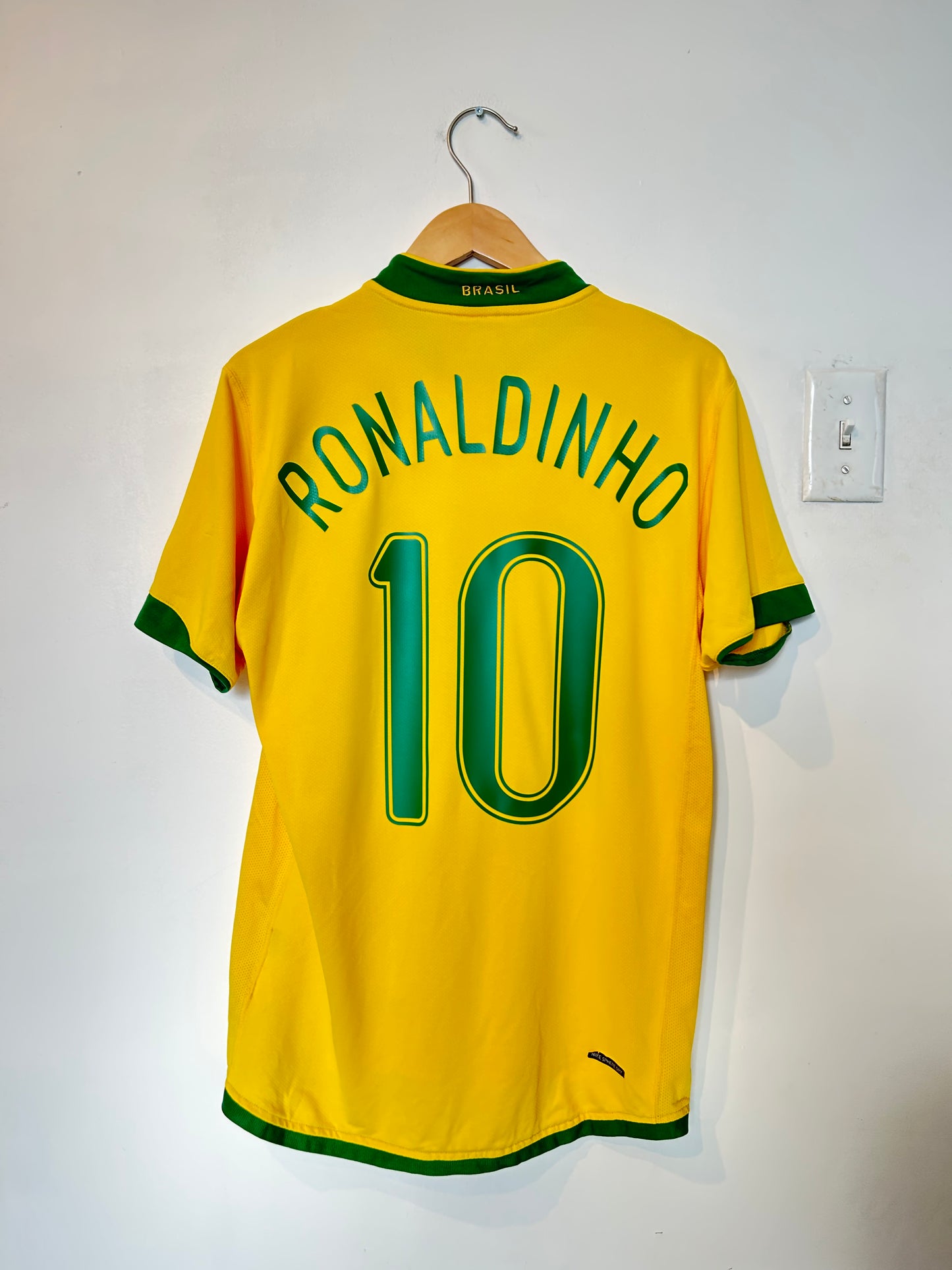 Brazil 2006-08 Home Shirt - Ronaldinho #10 - M