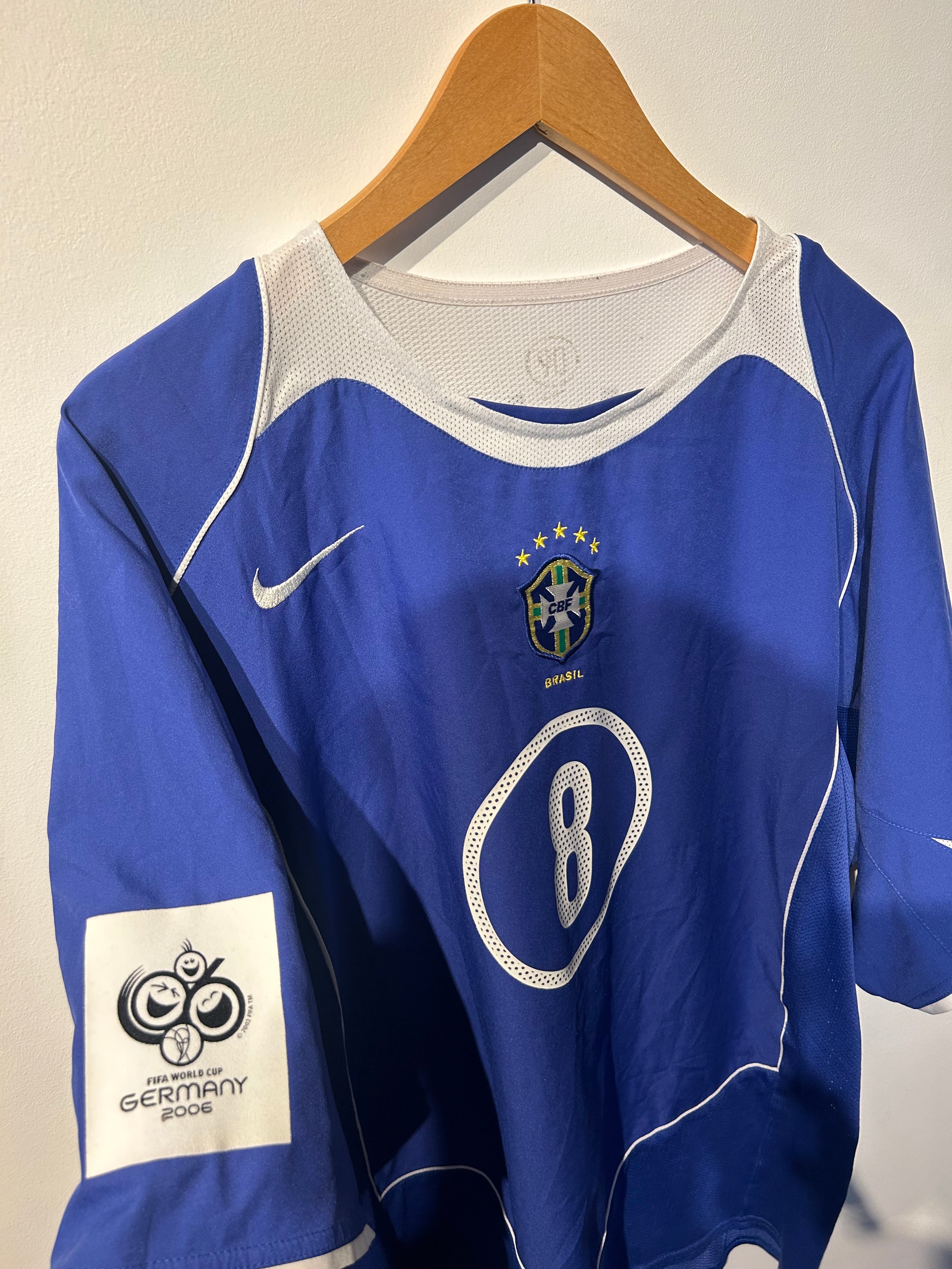 Brazil 2004-06 Away Shirt - Kaka #8 - L – Football Heaven