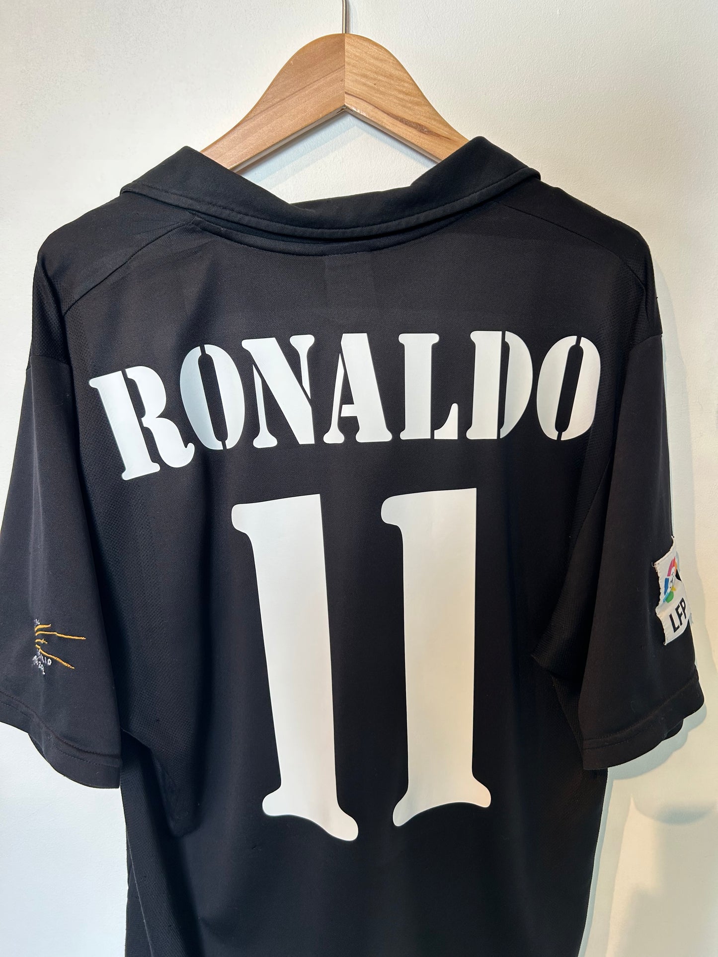 Real Madrid 2002-03 Away Shirt - Ronaldo #11 - L