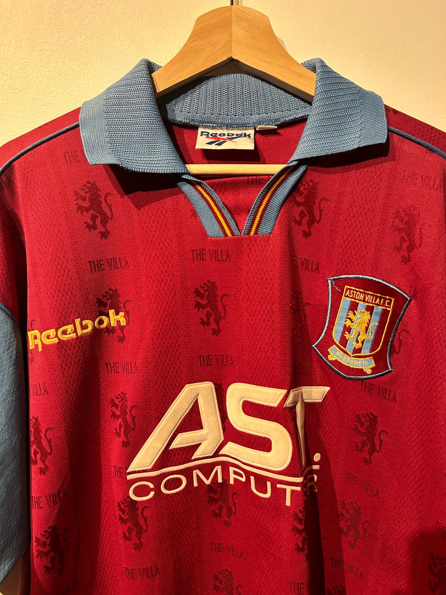 Aston Villa 1995-97 Home Shirt - Yorke #18 - L