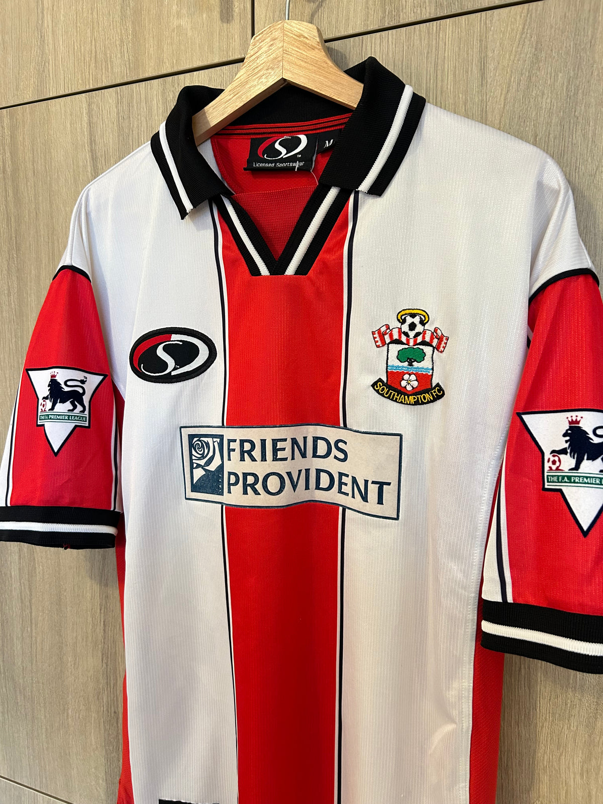 Southampton 1999-01 Home Shirt - M. Hughes #9 - M