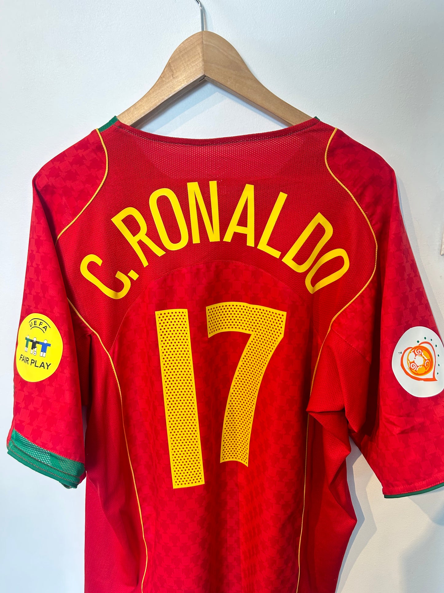 Portugal 2004-06 Home Shirt - C. Ronaldo #17 - XL